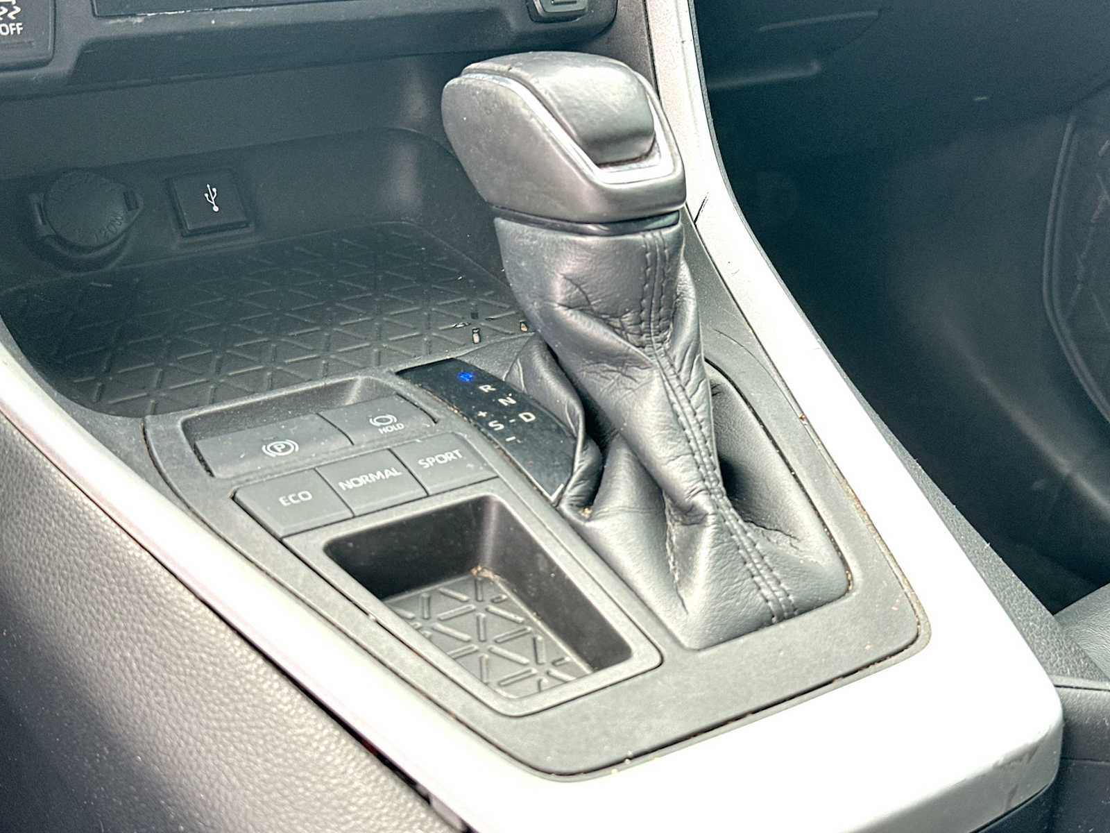 Thumbnail: 2020 Toyota RAV4 - 21