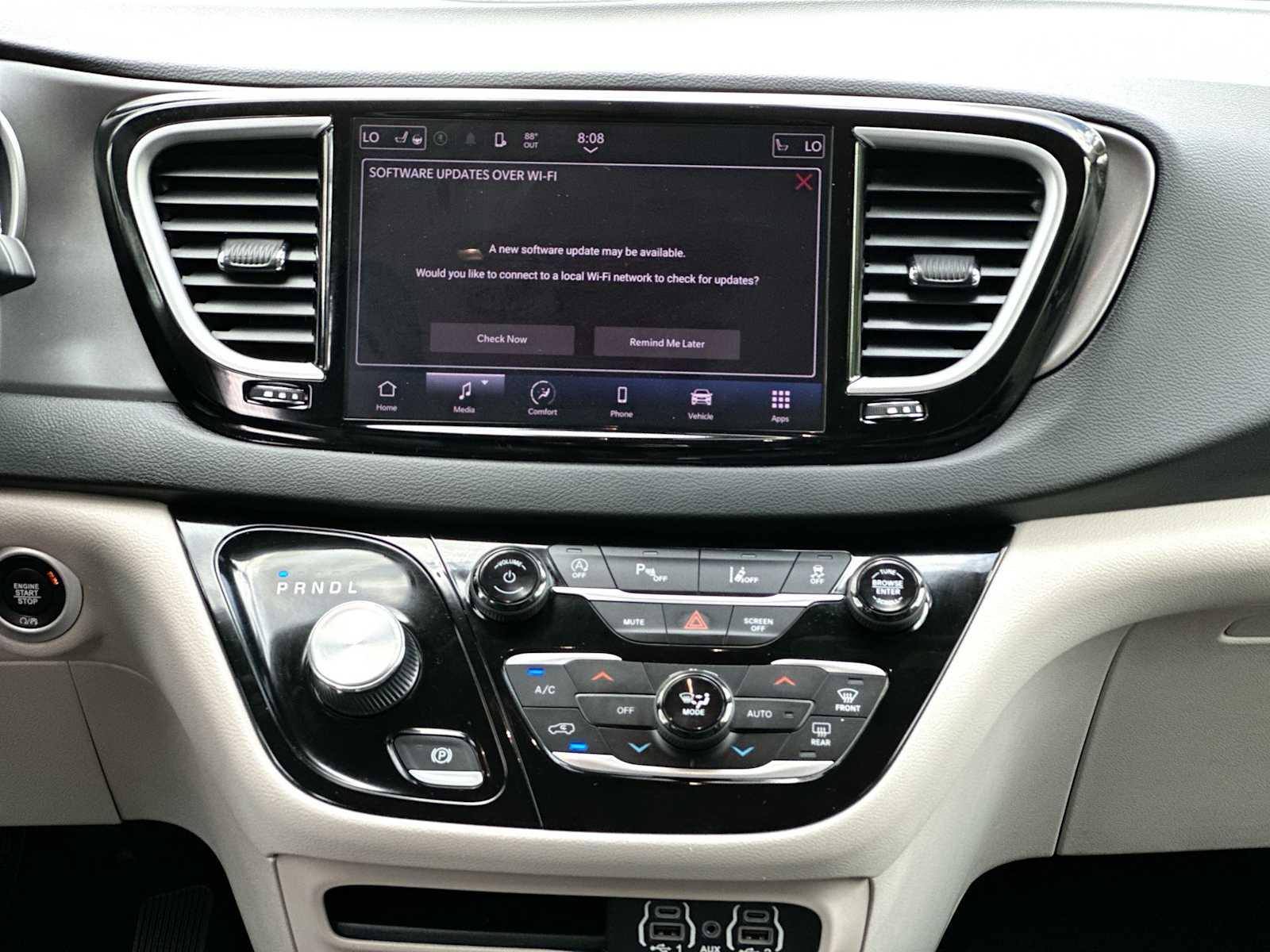 Thumbnail: 2023 Chrysler Pacifica - 26