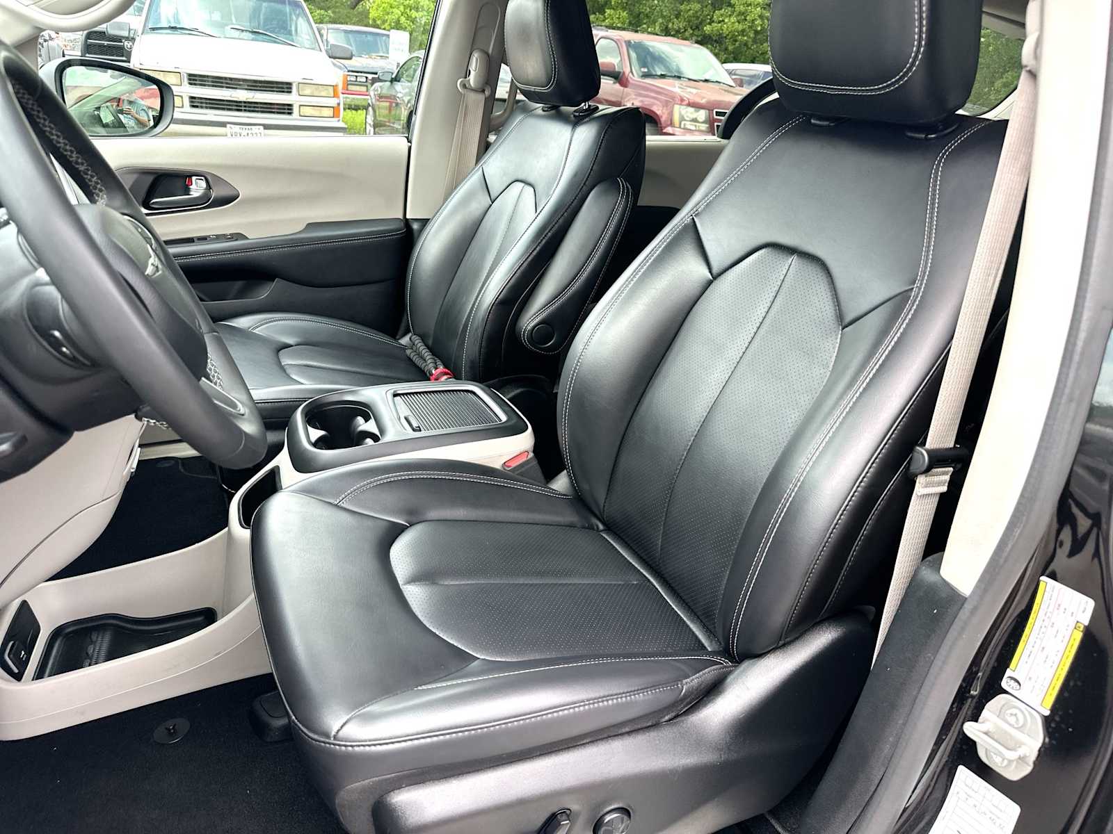 Thumbnail: 2023 Chrysler Pacifica - 17