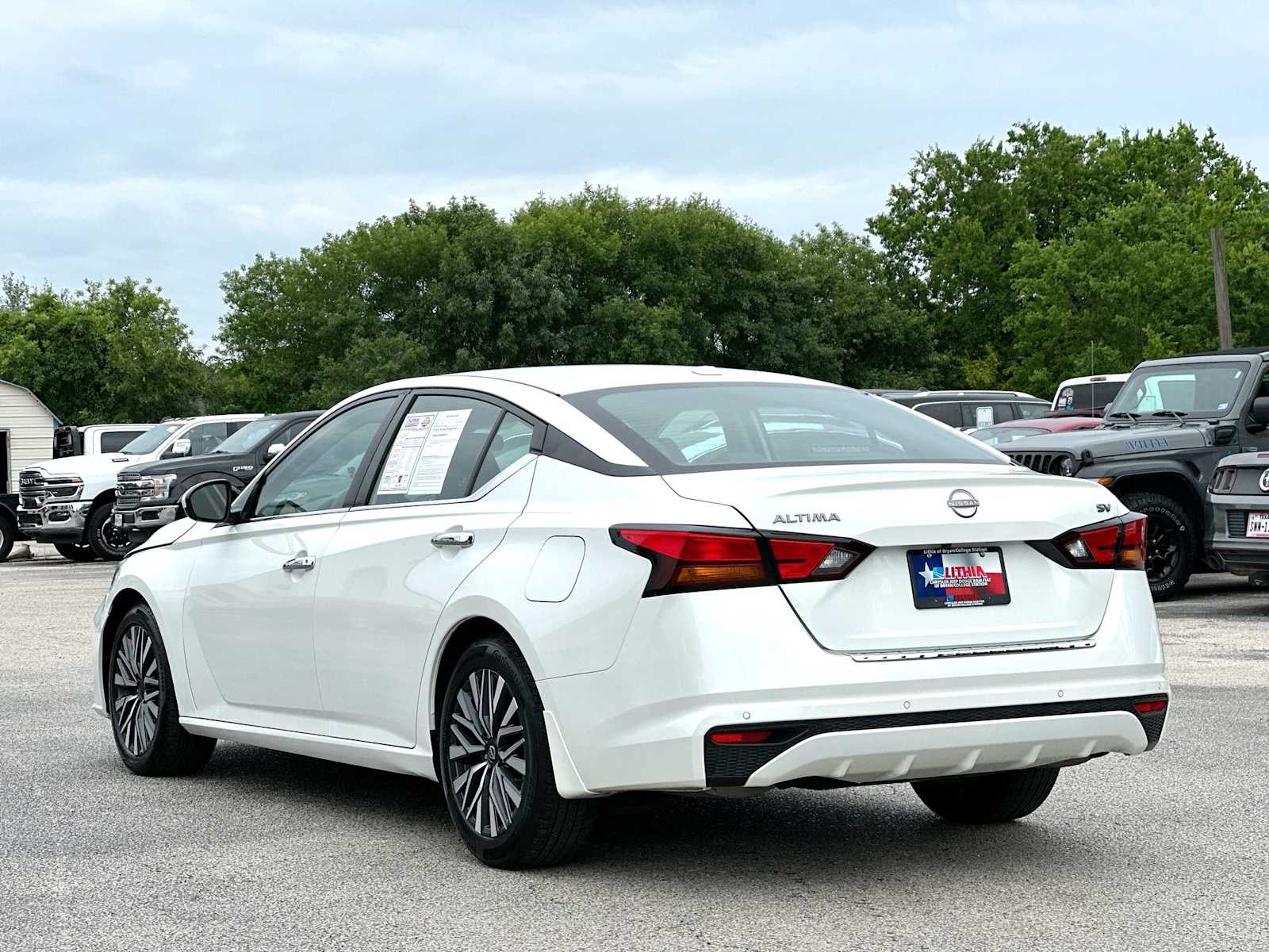 Thumbnail: 2023 Nissan Altima - 13