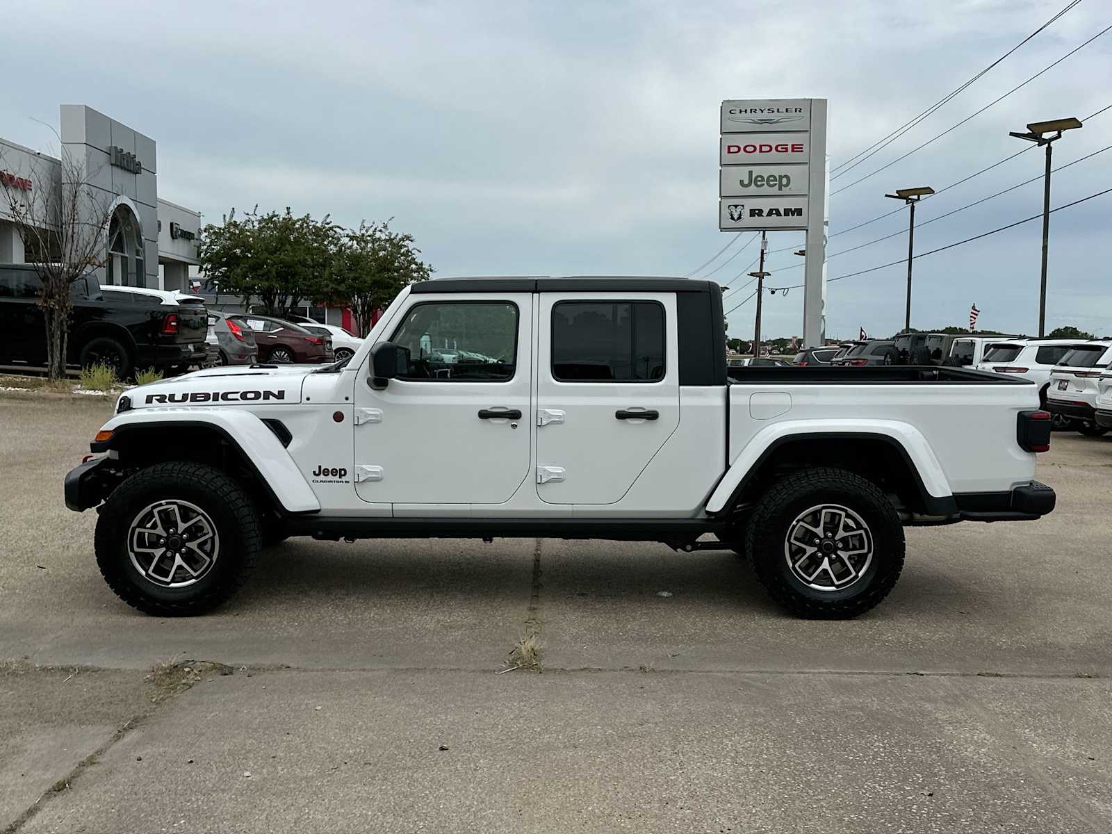 Thumbnail: 2025 Jeep Gladiator - 12