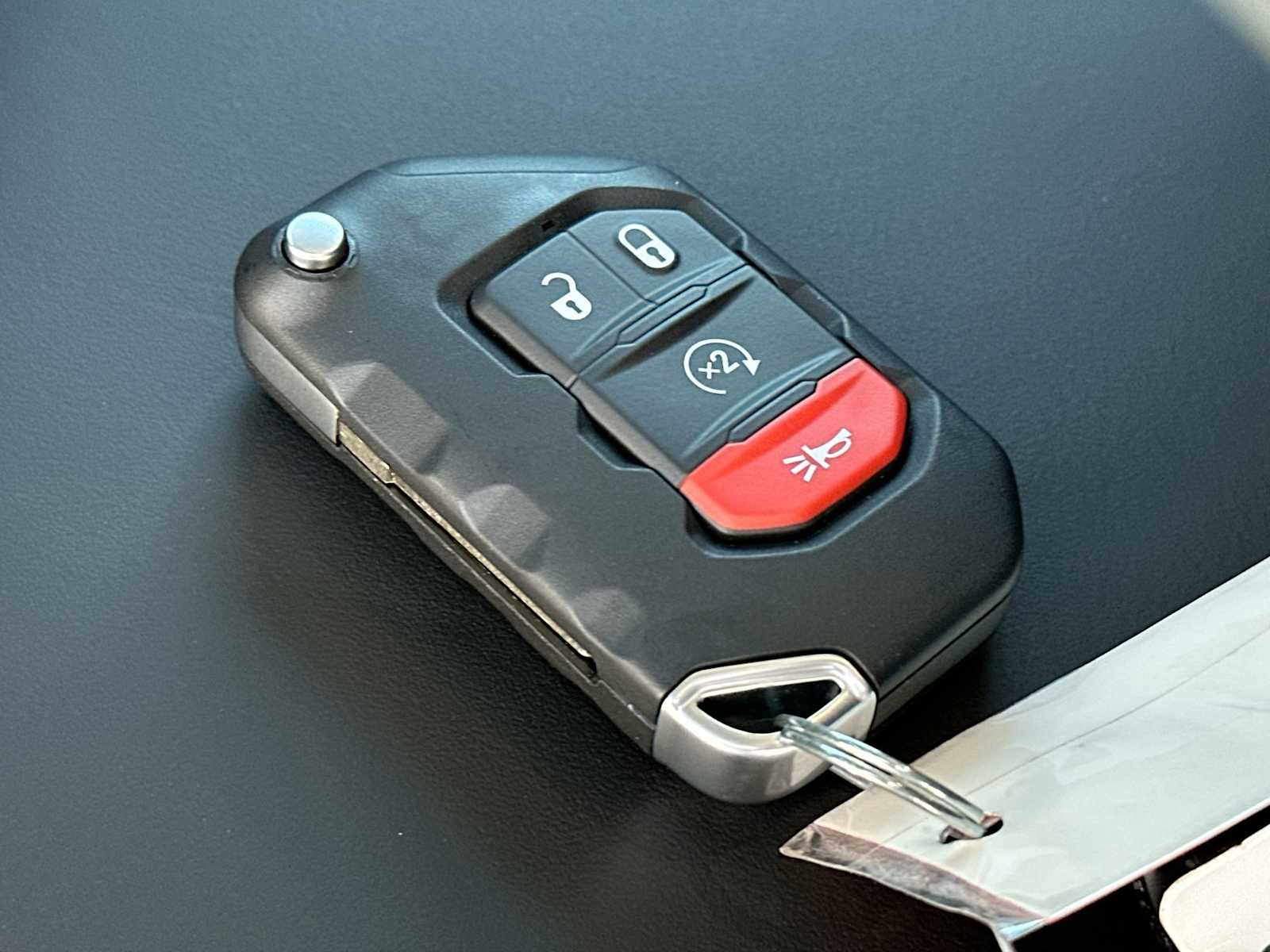 Thumbnail: 2025 Jeep Gladiator - 29