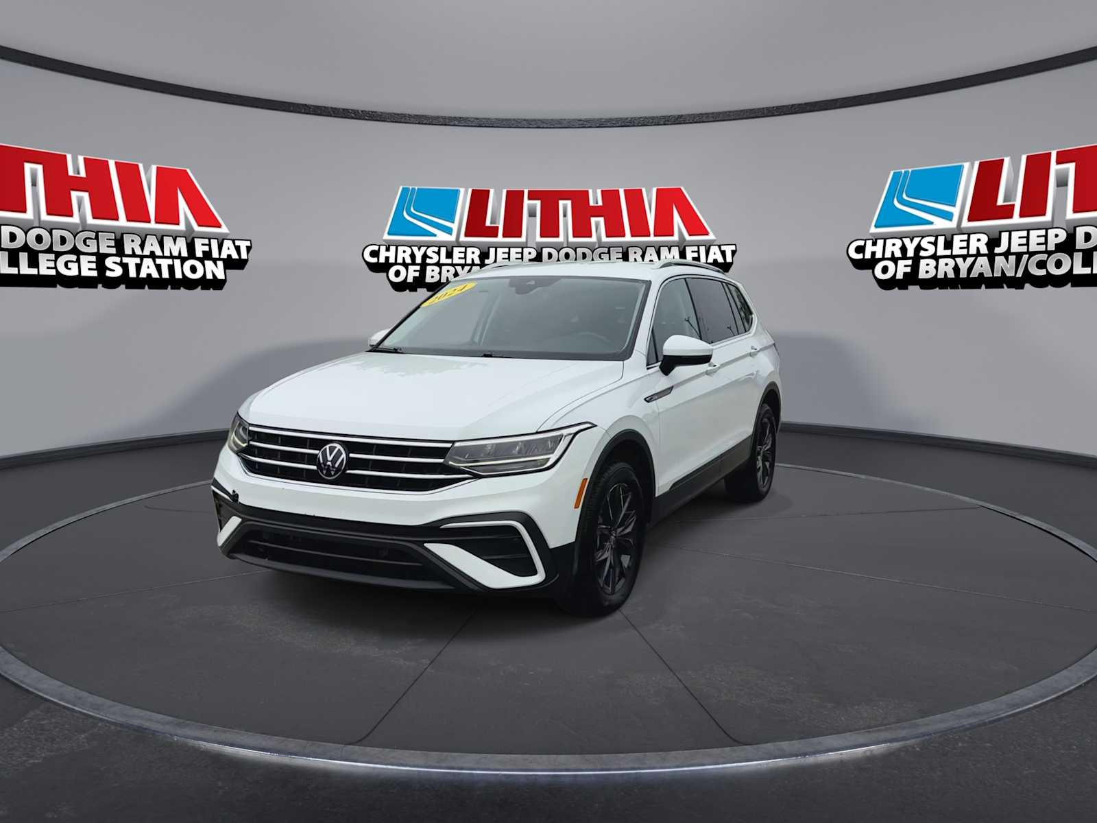 Thumbnail: 2024 Volkswagen Tiguan - 3