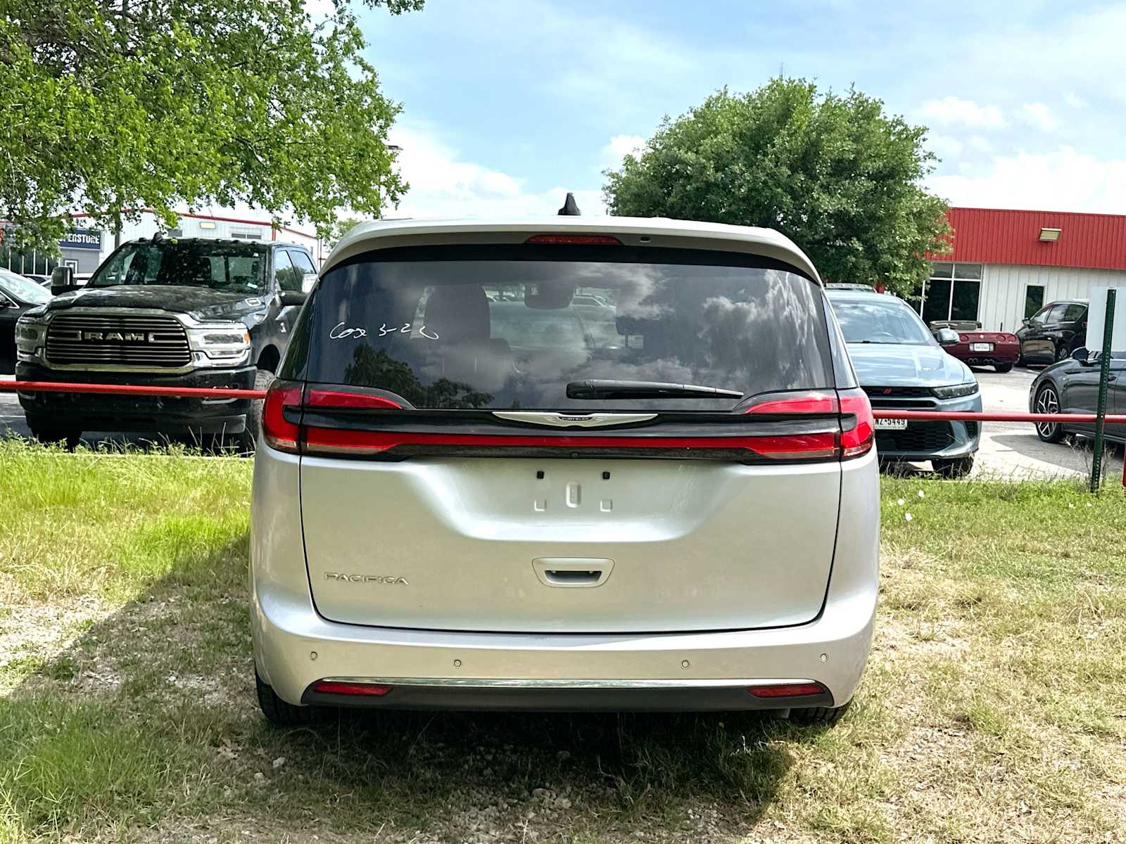 Thumbnail: 2023 Chrysler Pacifica - 5