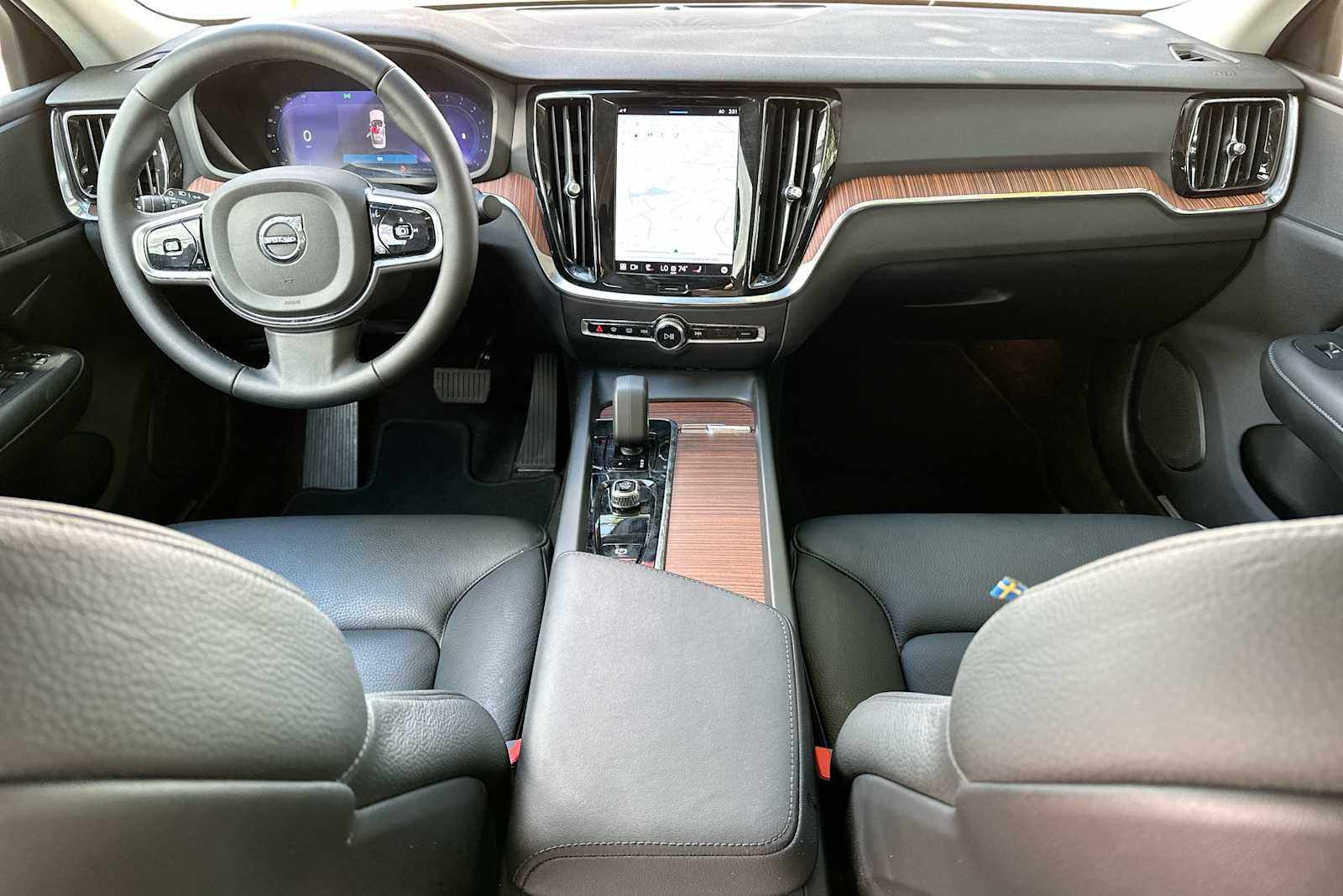 Thumbnail: 2025 Volvo S60 - 25