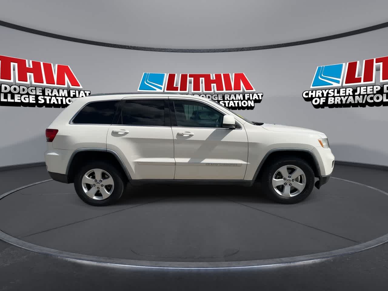 Thumbnail: 2012 Jeep Grand Cherokee - 9
