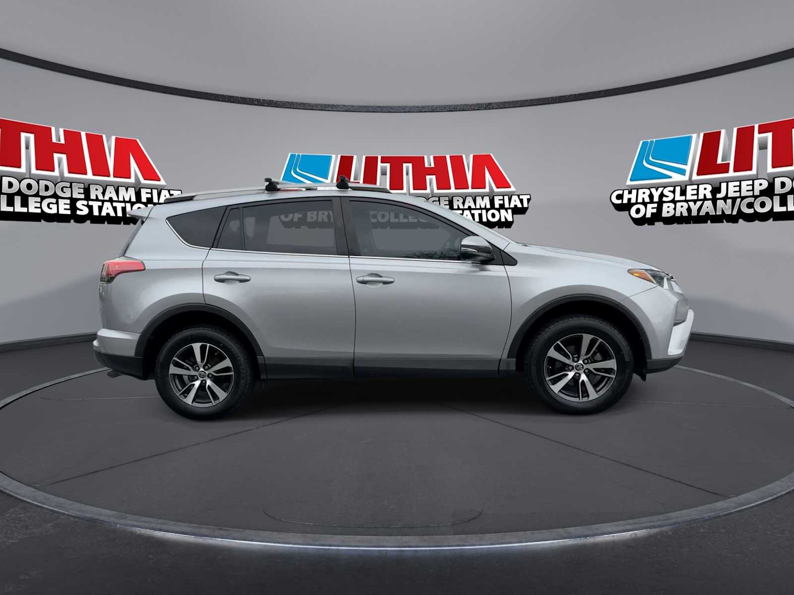 Thumbnail: 2018 Toyota RAV4 - 9