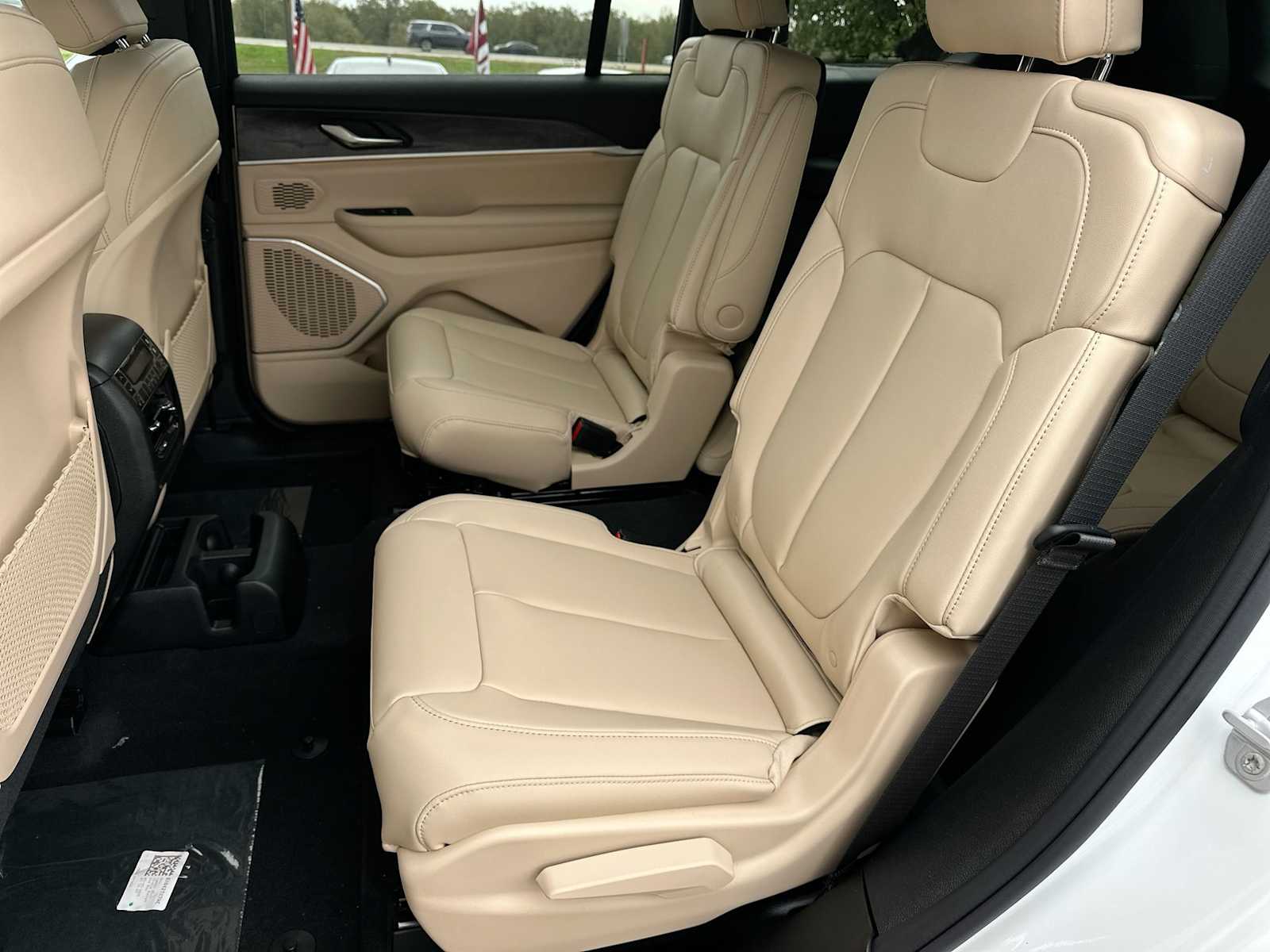 Thumbnail: 2025 Jeep Grand Cherokee - 23