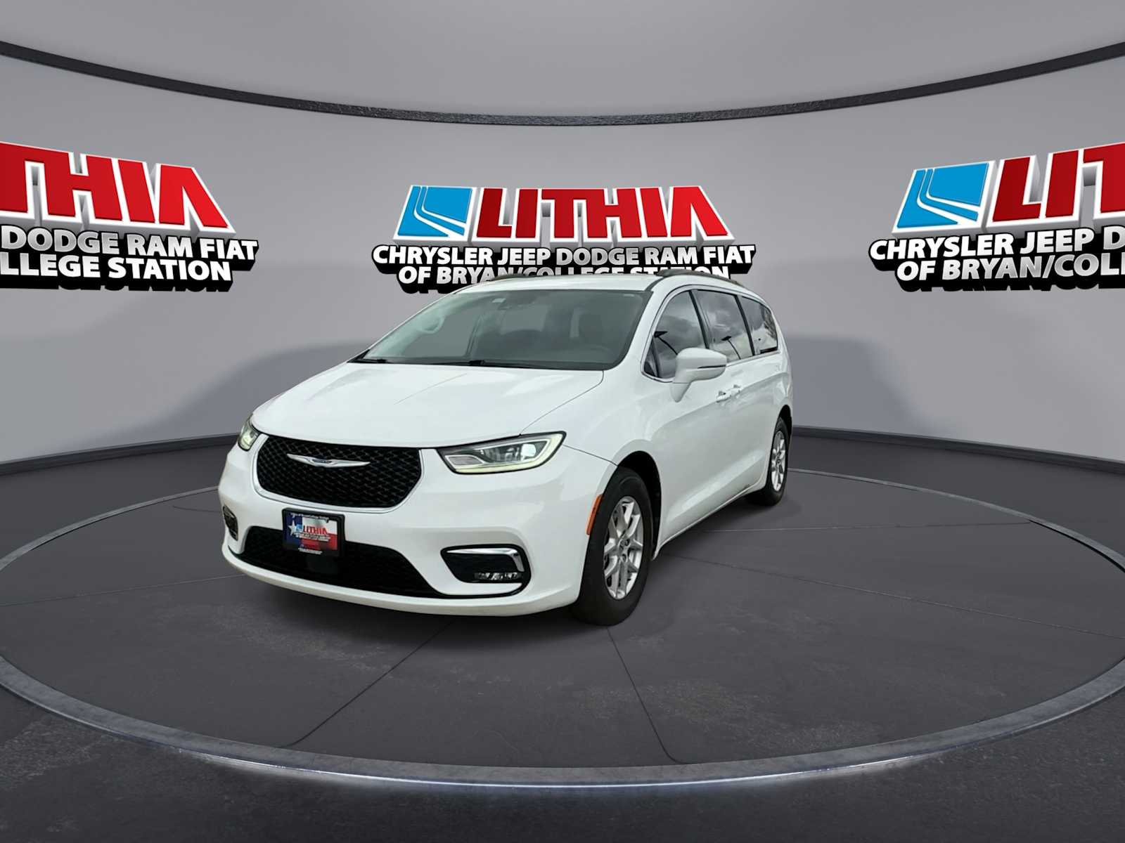 Thumbnail: 2022 Chrysler Pacifica - 3