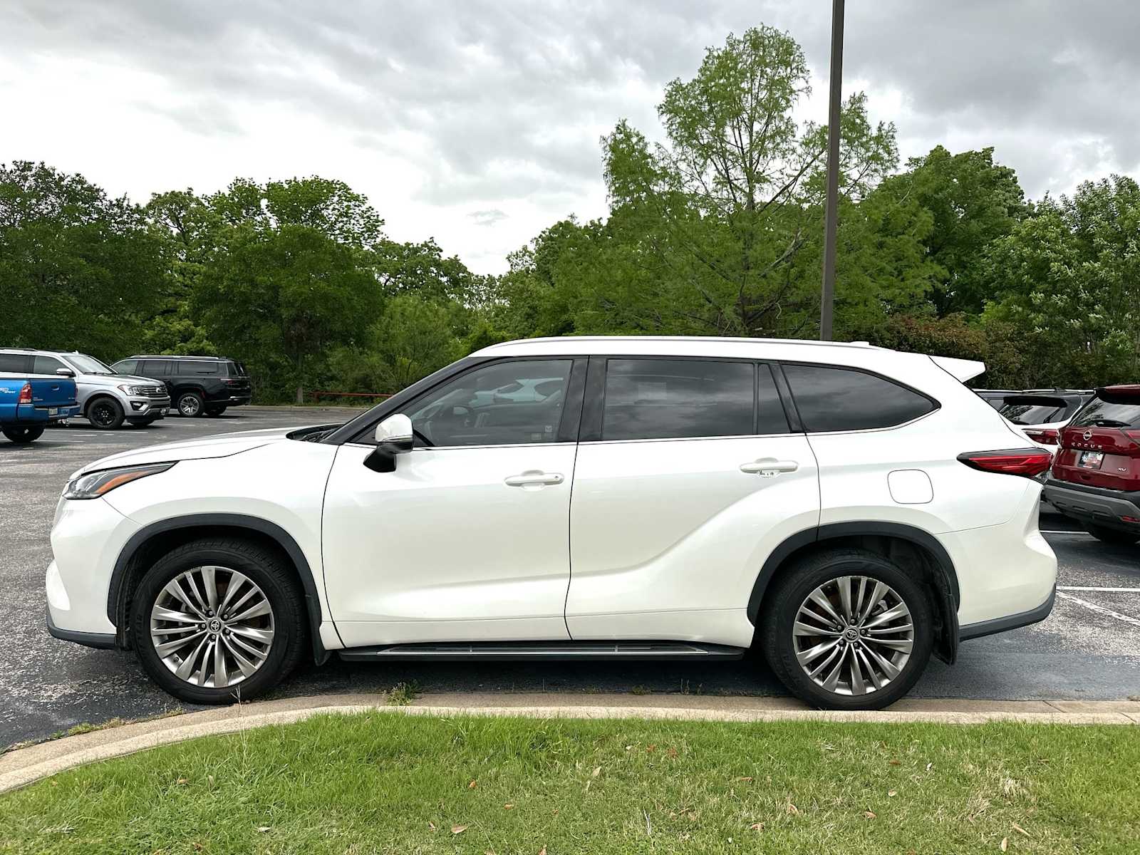 Thumbnail: 2020 Toyota Highlander - 3
