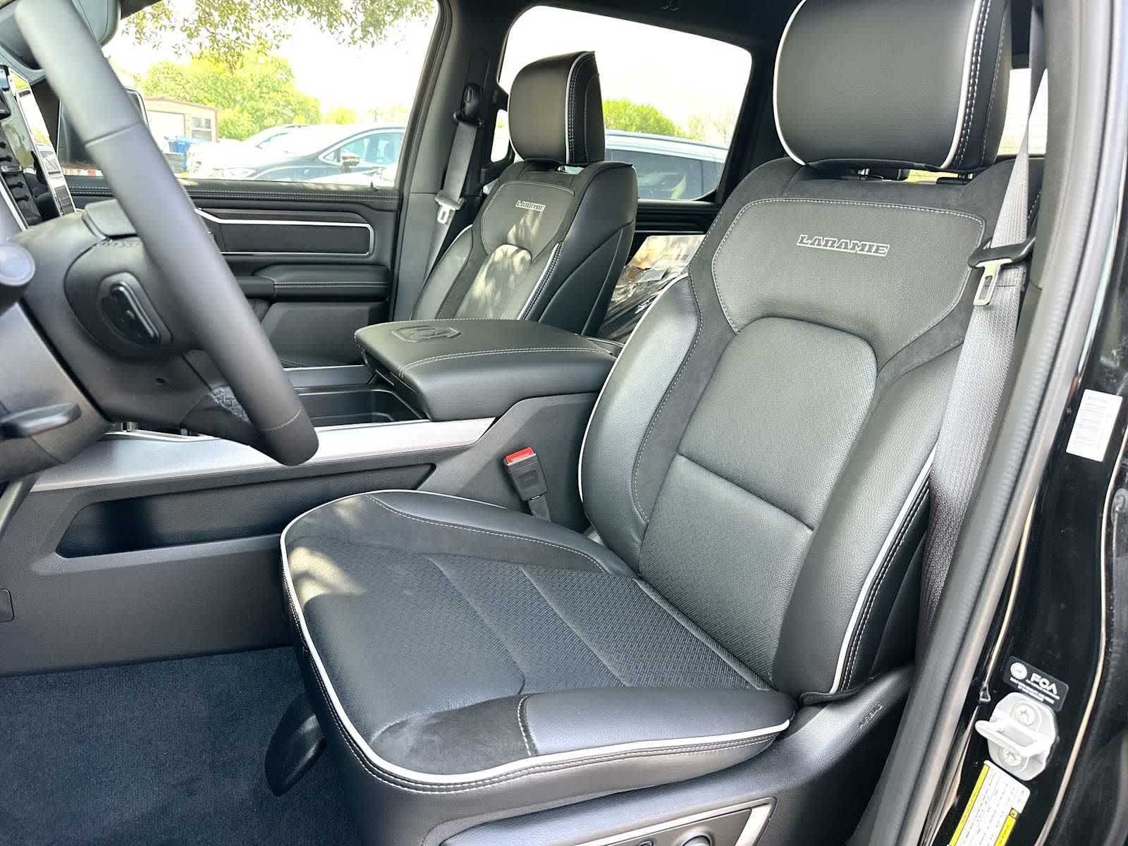 Thumbnail: 2026 RAM 1500 - 17