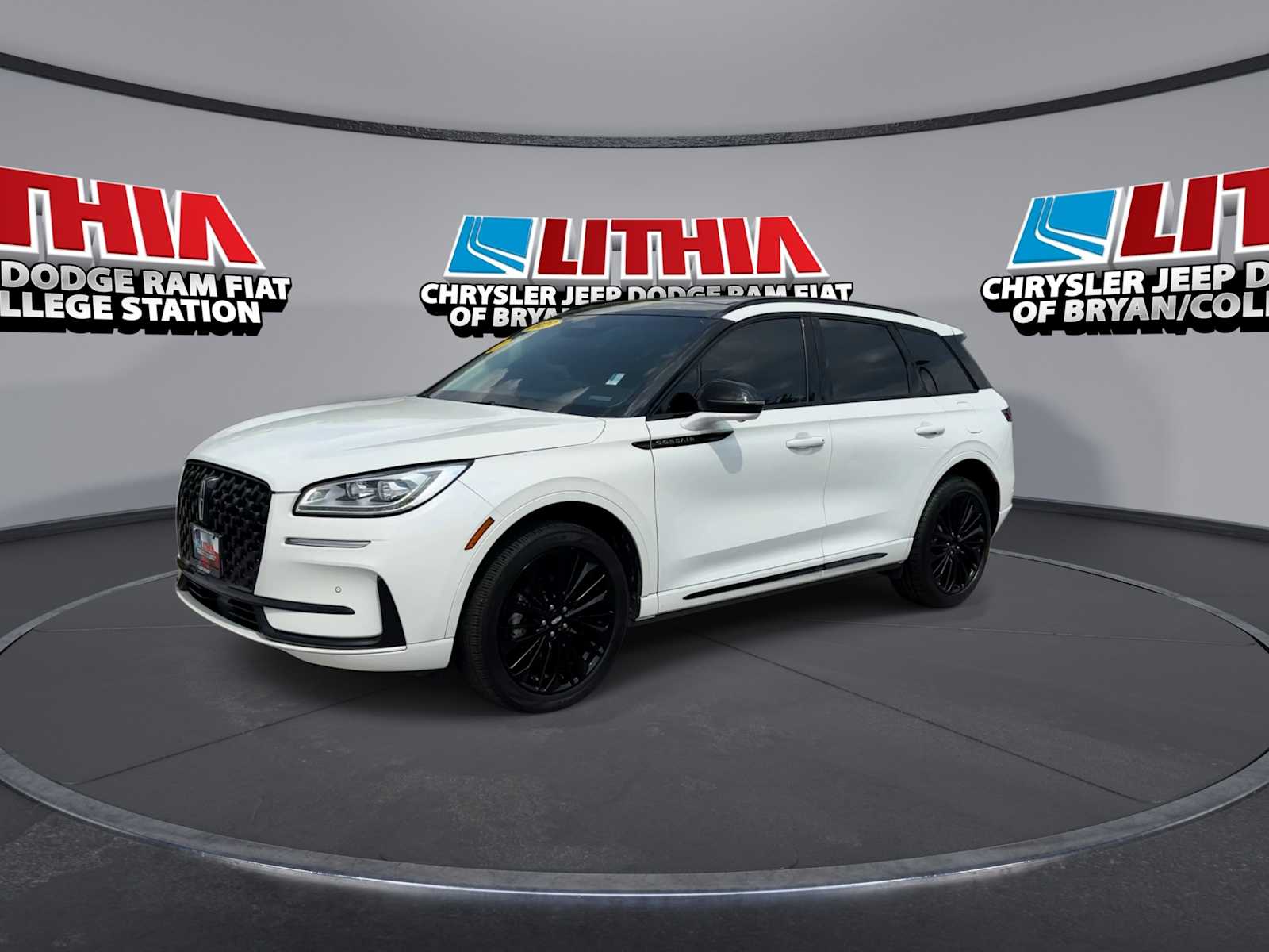 Thumbnail: 2023 Lincoln Corsair - 4