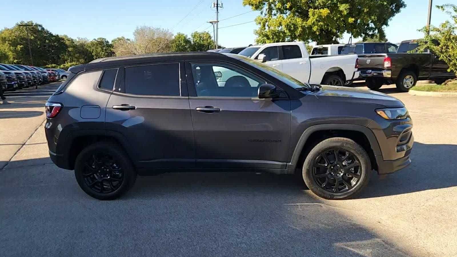 Thumbnail: 2024 Jeep Compass - 9