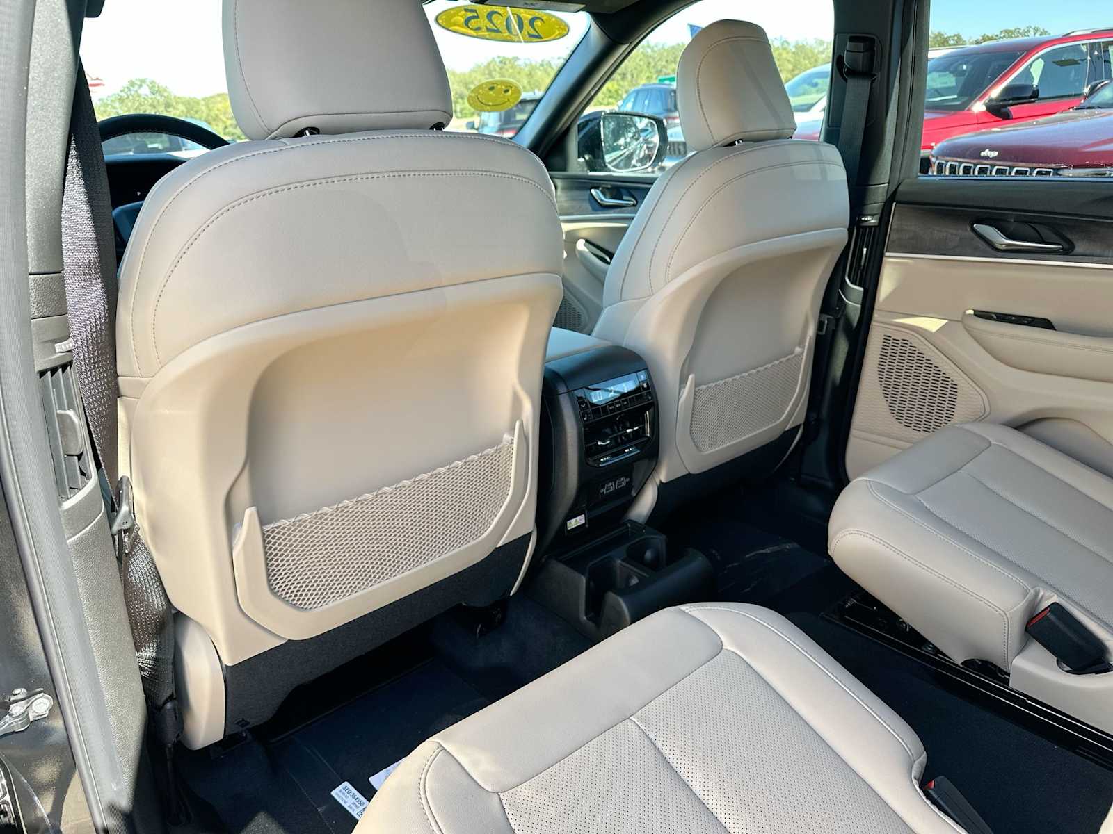 Thumbnail: 2025 Jeep Grand Cherokee - 24