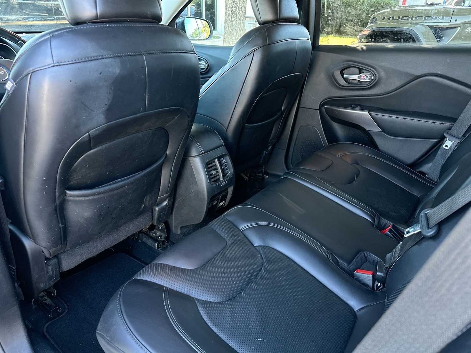 Thumbnail: 2021 Jeep Cherokee - 24