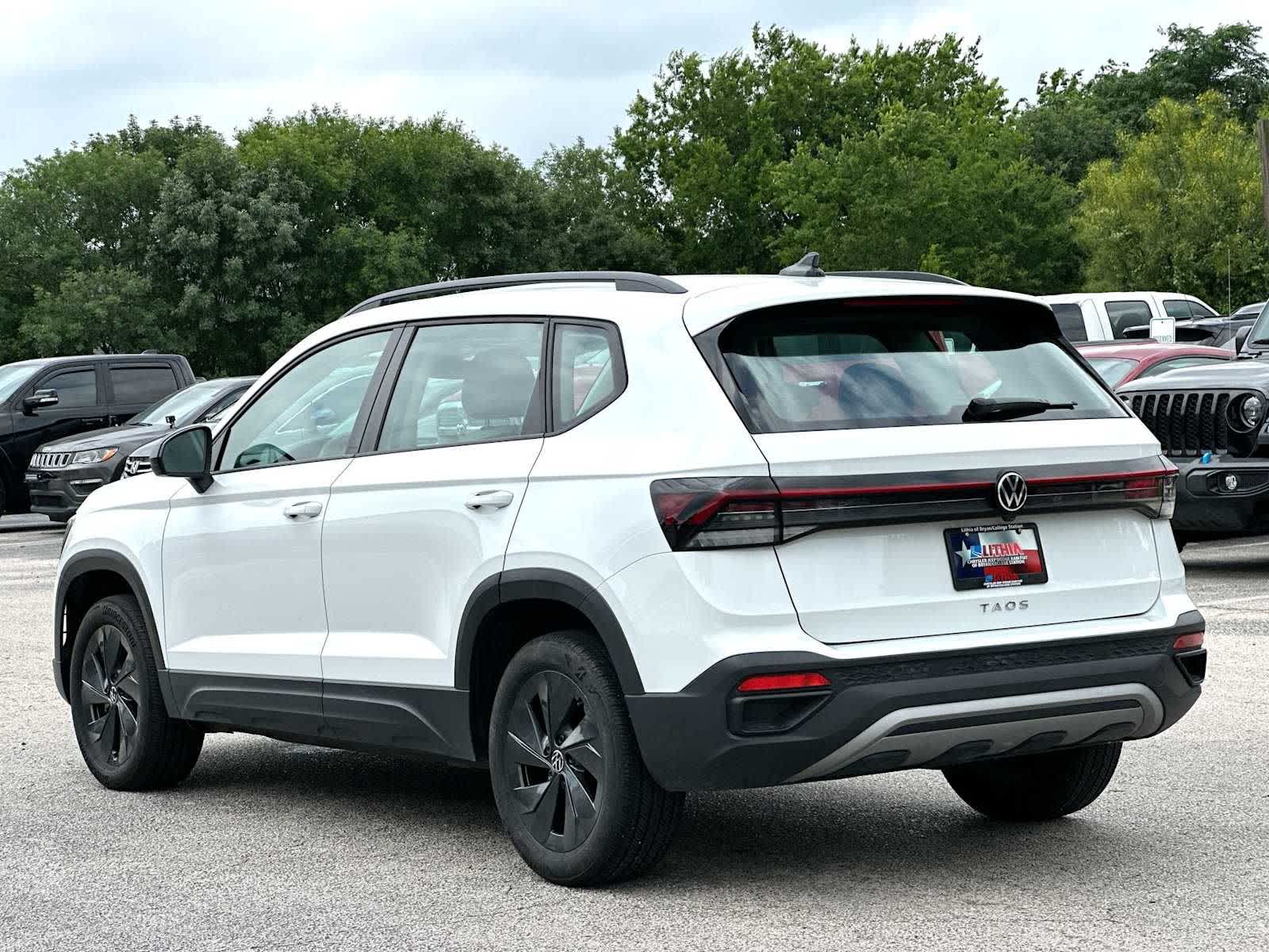 Thumbnail: 2025 Volkswagen Taos - 12