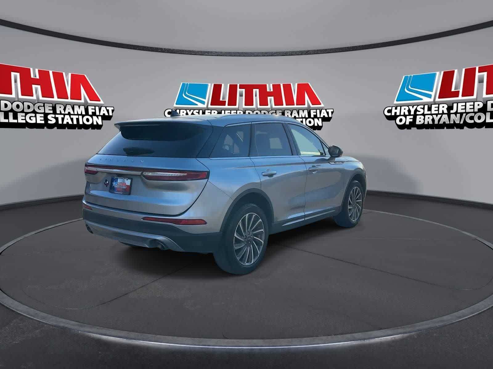 Thumbnail: 2023 Lincoln Corsair - 8