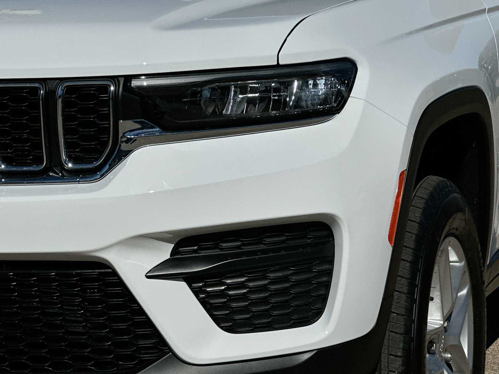 Thumbnail: 2025 Jeep Grand Cherokee - 16