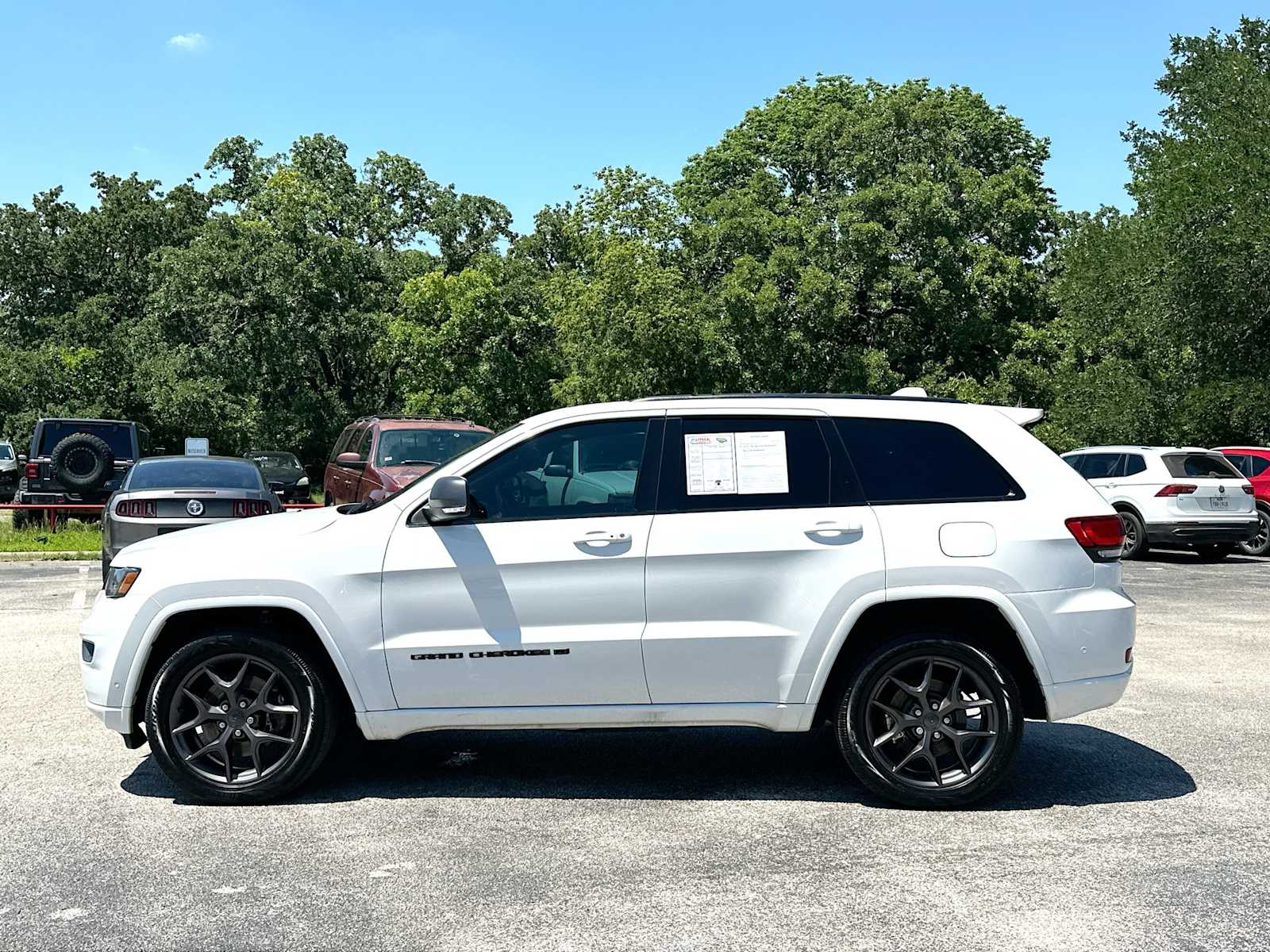 Thumbnail: 2021 Jeep Grand Cherokee - 12