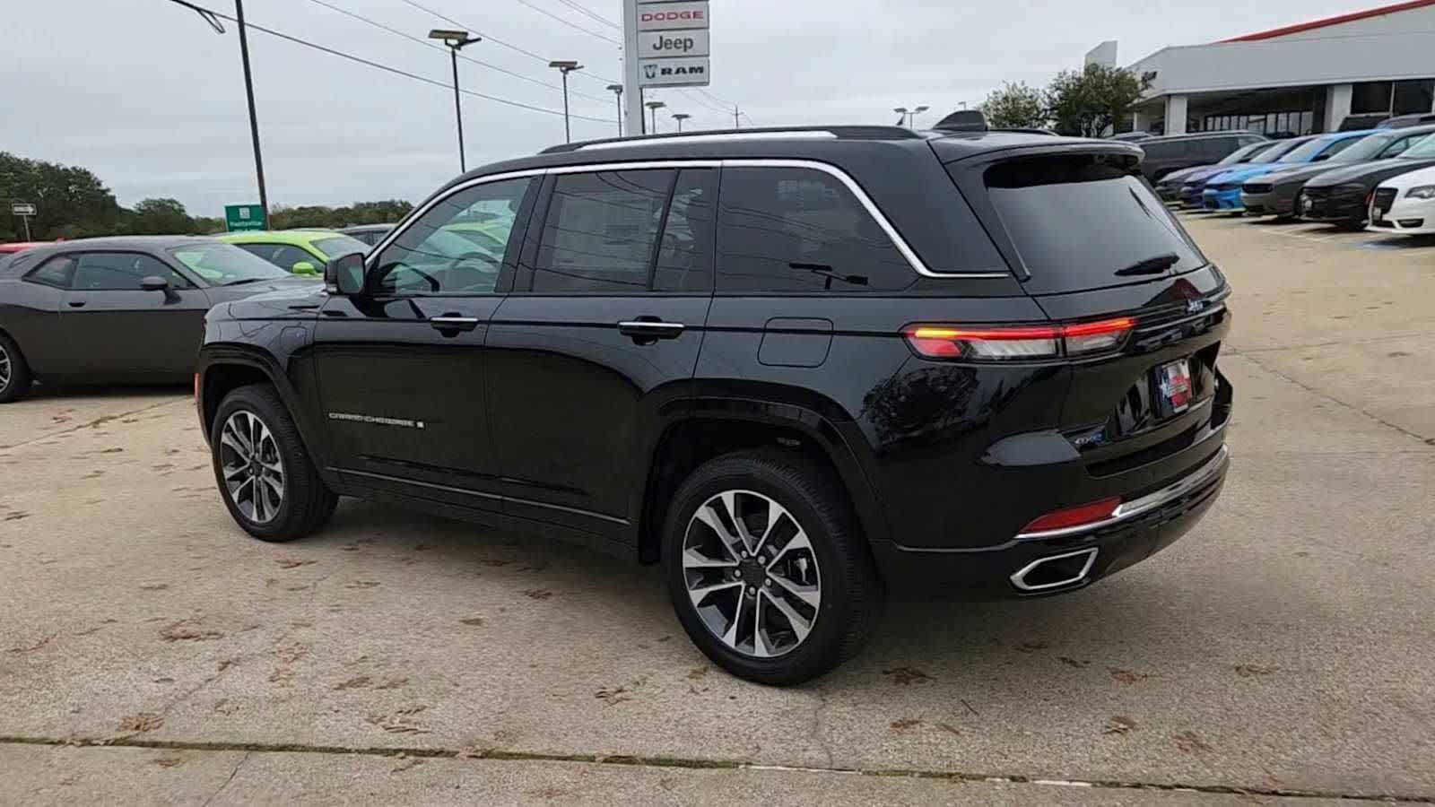 Thumbnail: 2024 Jeep Grand Cherokee - 6