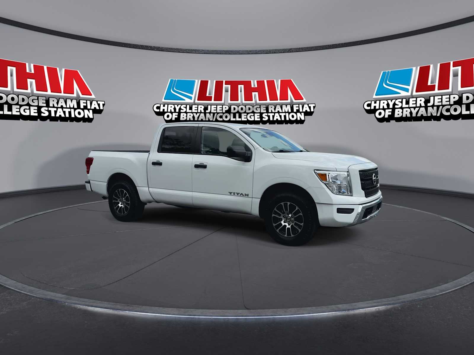 Thumbnail: 2022 Nissan Titan - 2