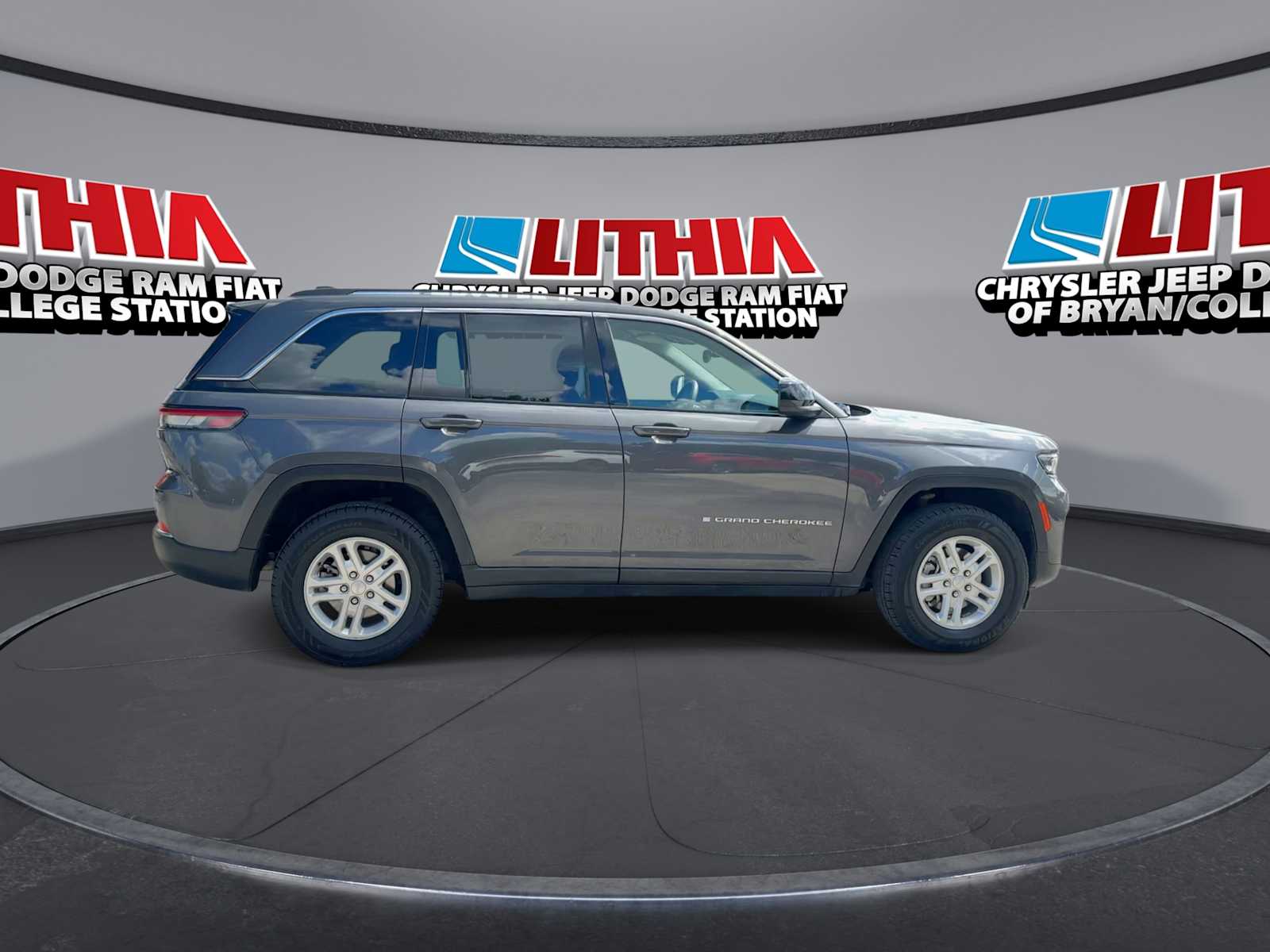 Thumbnail: 2024 Jeep Grand Cherokee - 8
