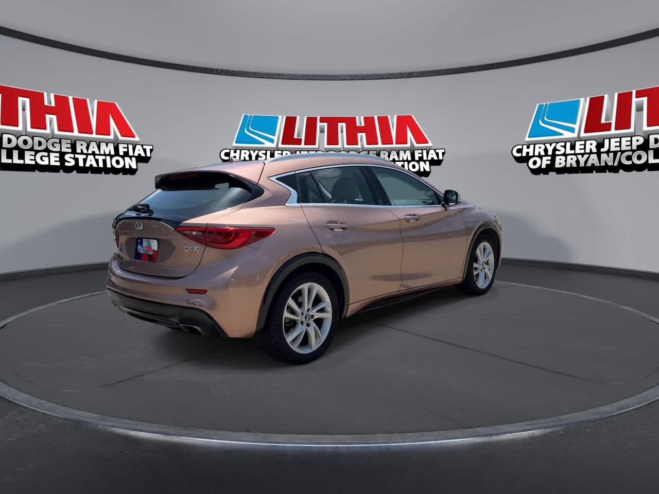Thumbnail: 2019 INFINITI QX30 - 8