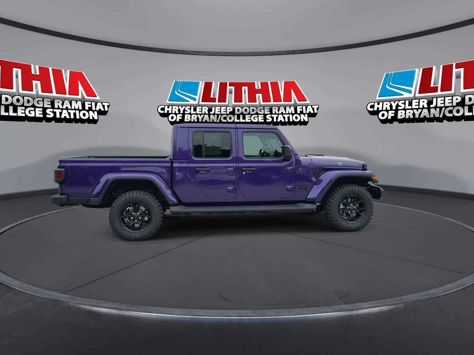 Thumbnail: 2026 Jeep Gladiator - 9