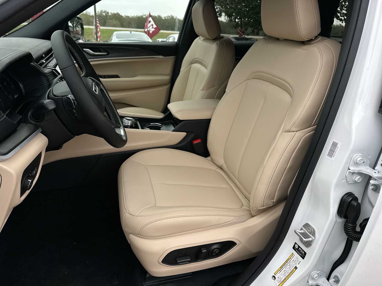 Thumbnail: 2025 Jeep Grand Cherokee - 17