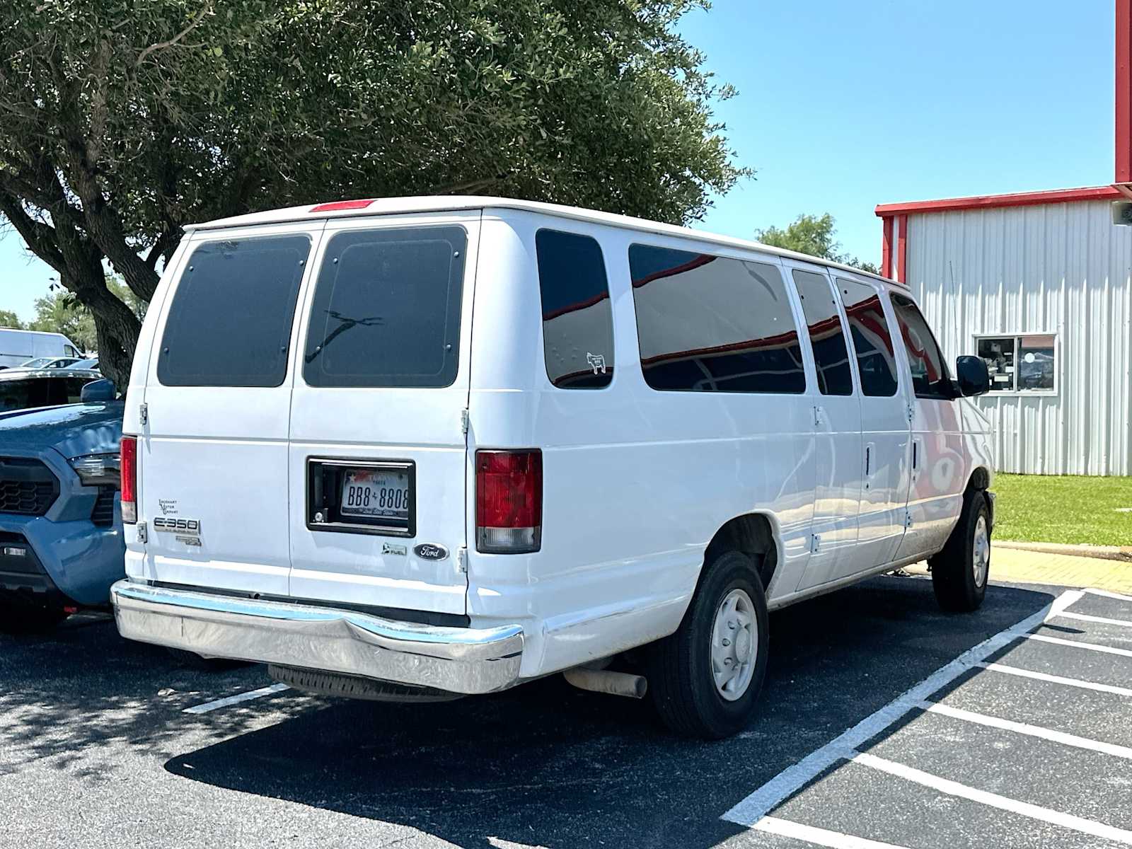 Thumbnail: 2009 Ford Econoline - 3