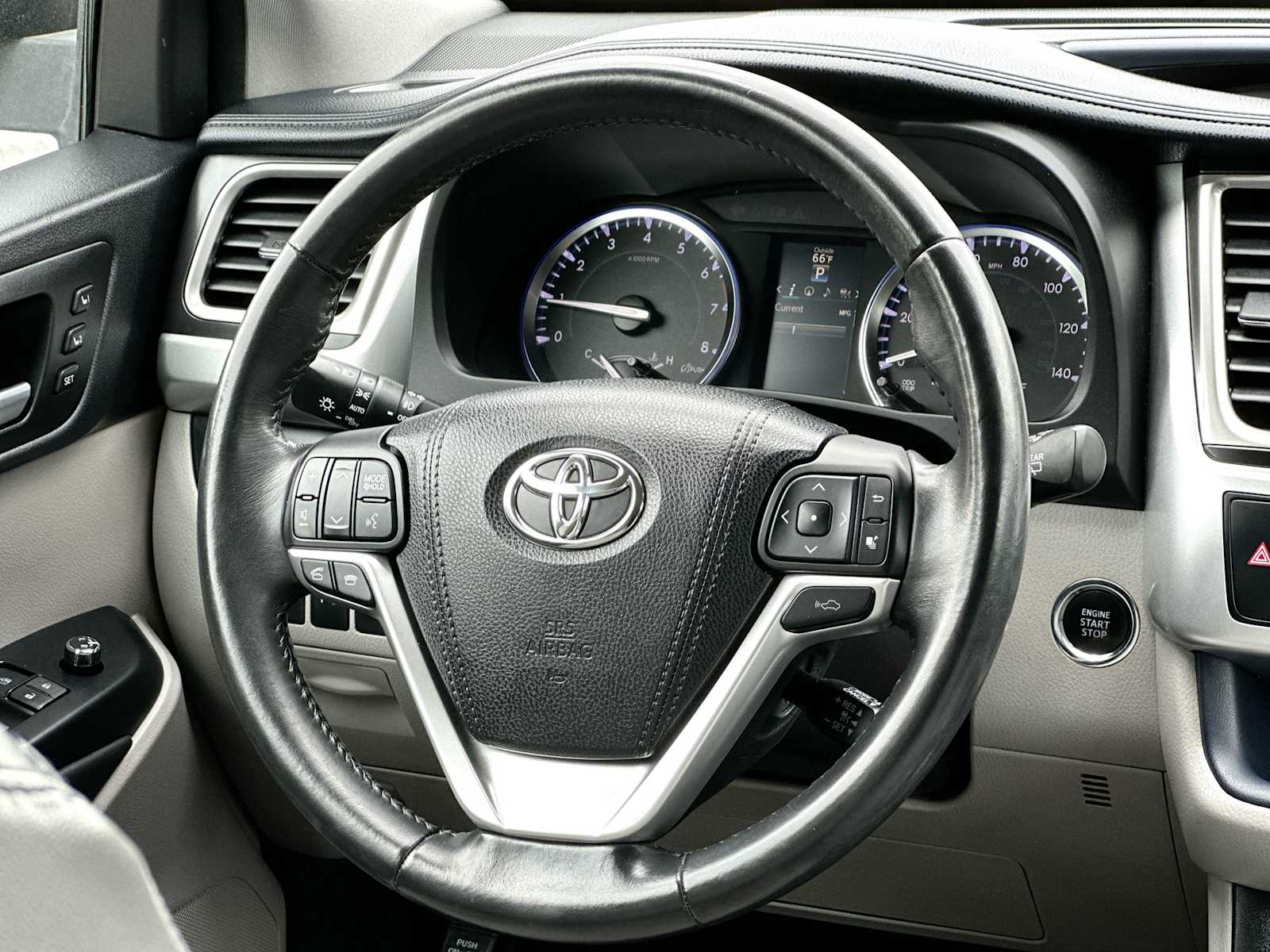 Thumbnail: 2015 Toyota Highlander - 26