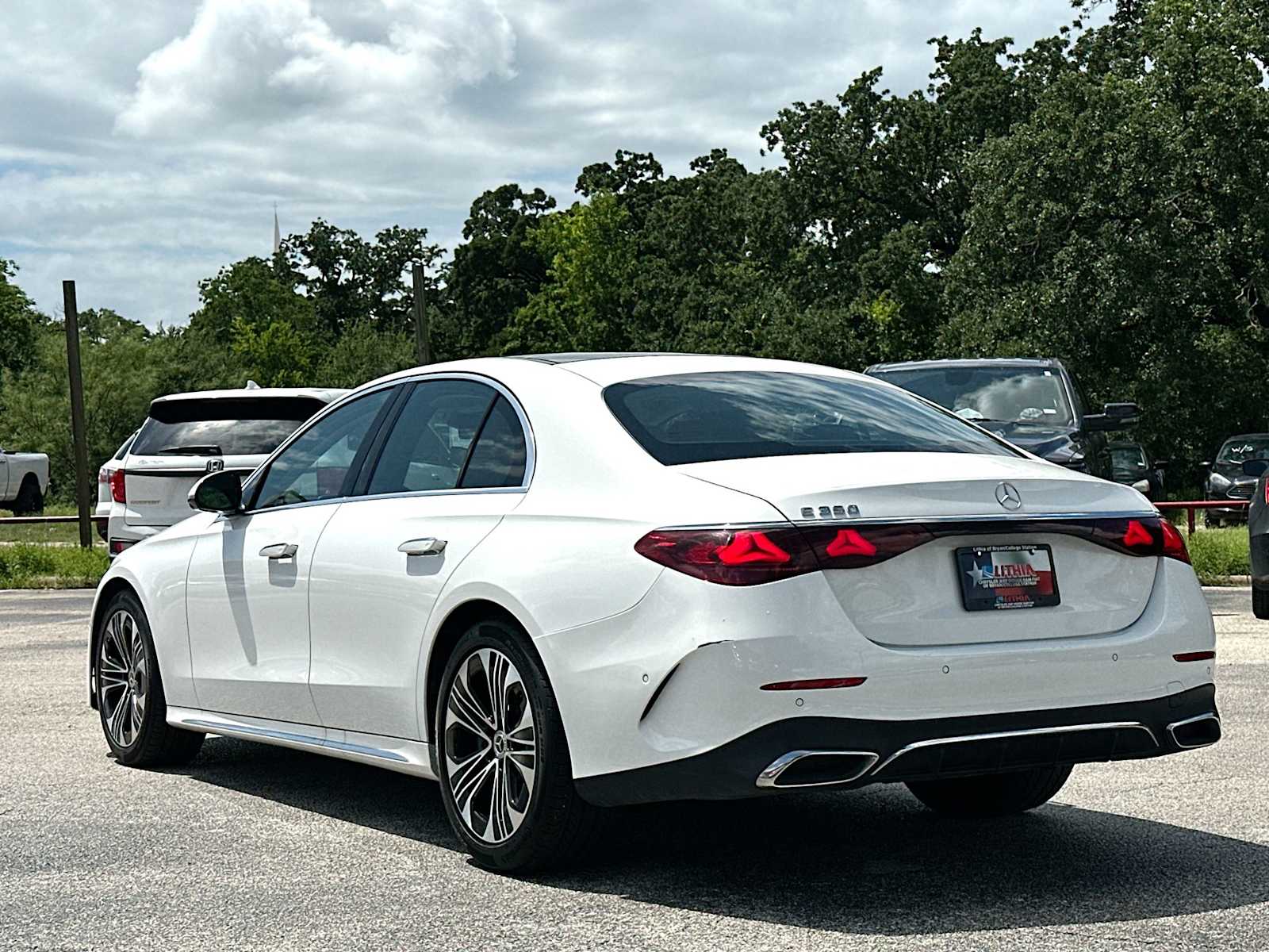 Thumbnail: 2025 Mercedes-Benz E-Class - 12