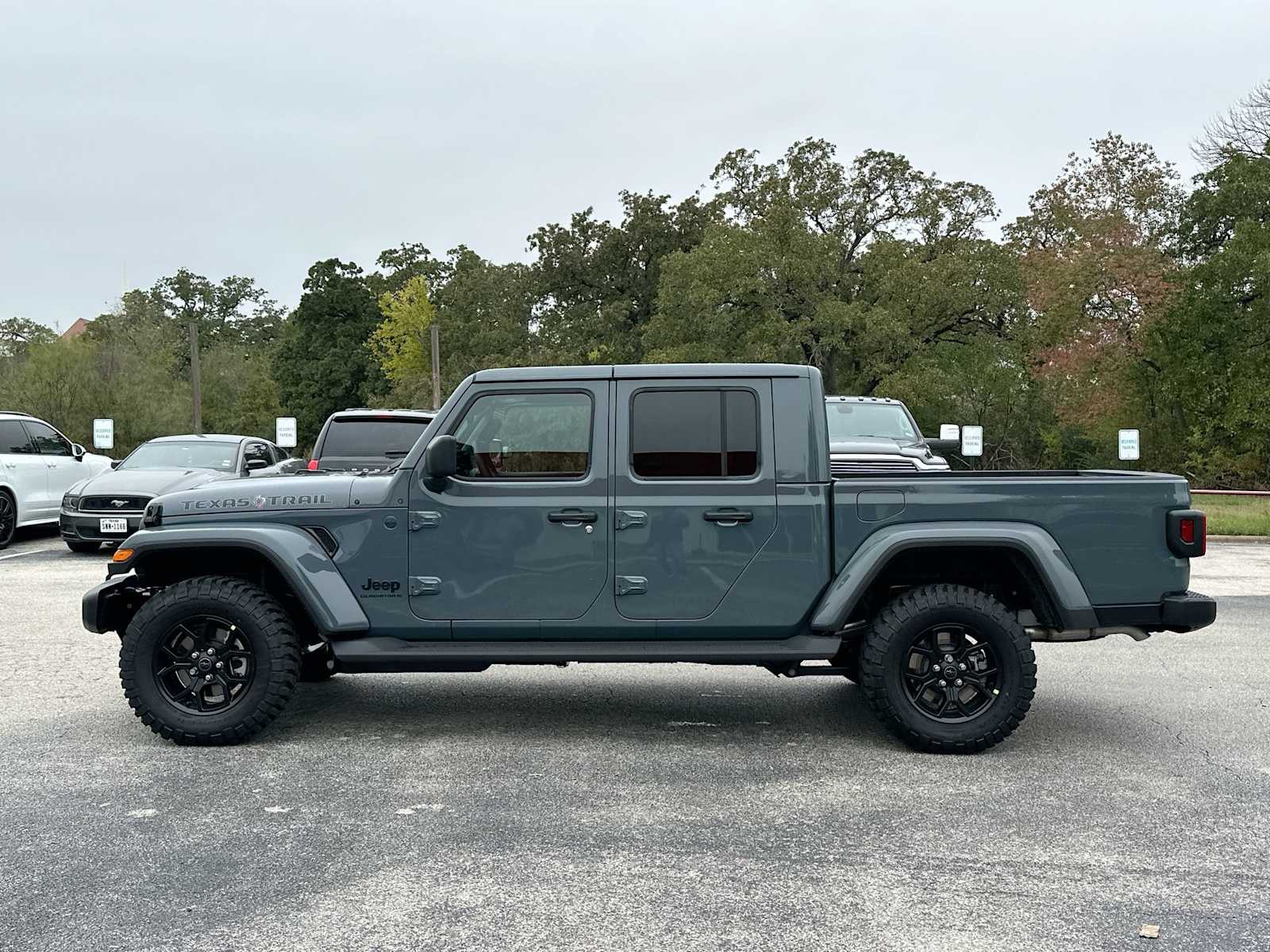 Thumbnail: 2026 Jeep Gladiator - 12