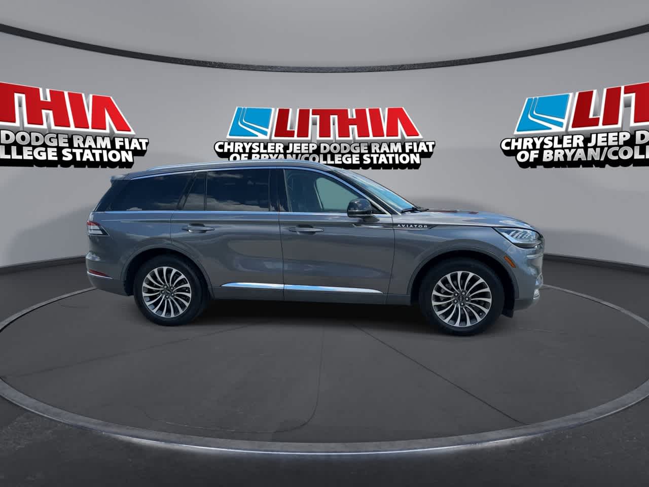 Thumbnail: 2021 Lincoln Aviator - 9