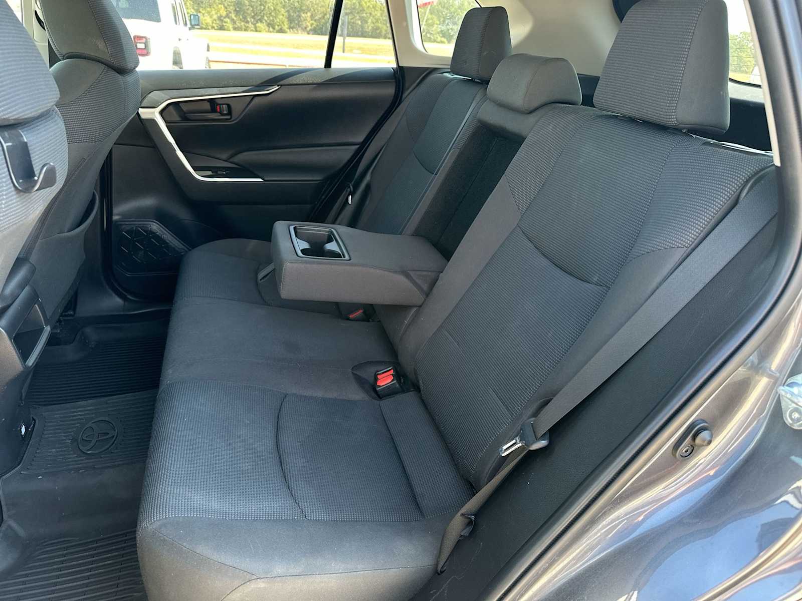 Thumbnail: 2020 Toyota RAV4 - 23