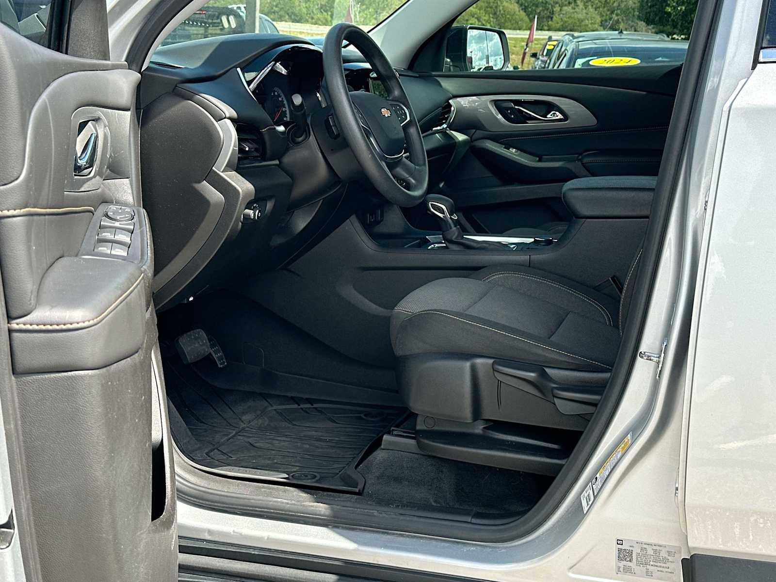 Thumbnail: 2021 Chevrolet Traverse - 18