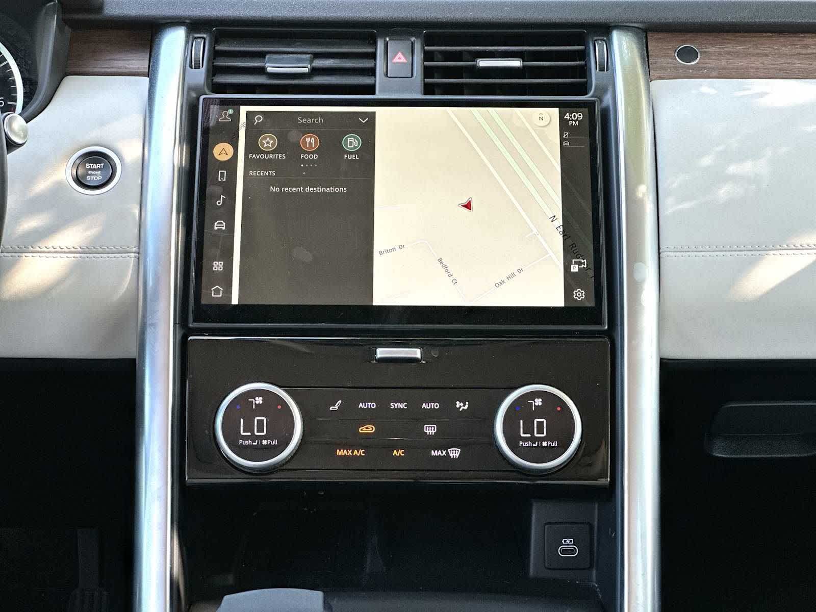 Thumbnail: 2023 Land Rover Discovery - 26