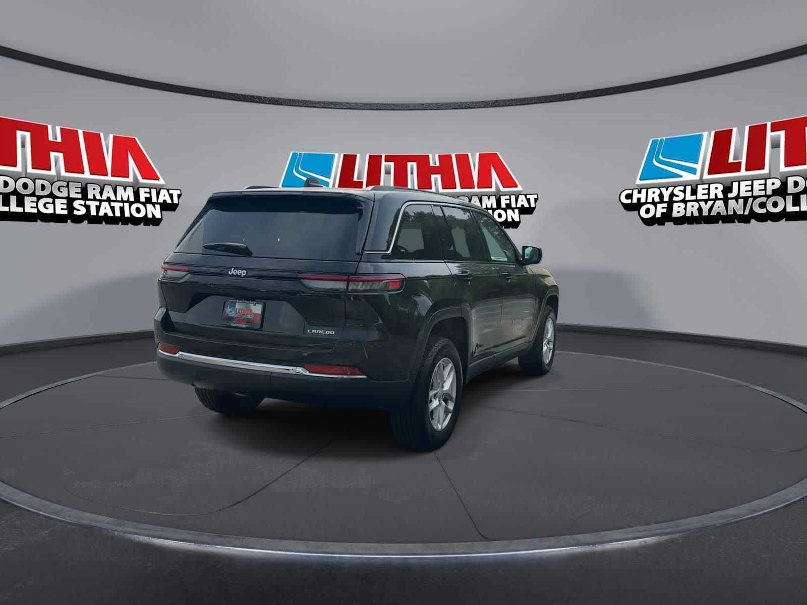 Thumbnail: 2026 Jeep Grand Cherokee - 7