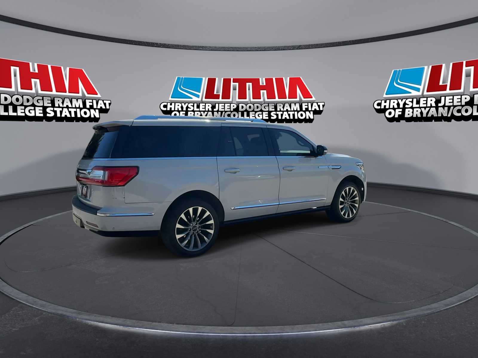 Thumbnail: 2020 Lincoln Navigator L - 8