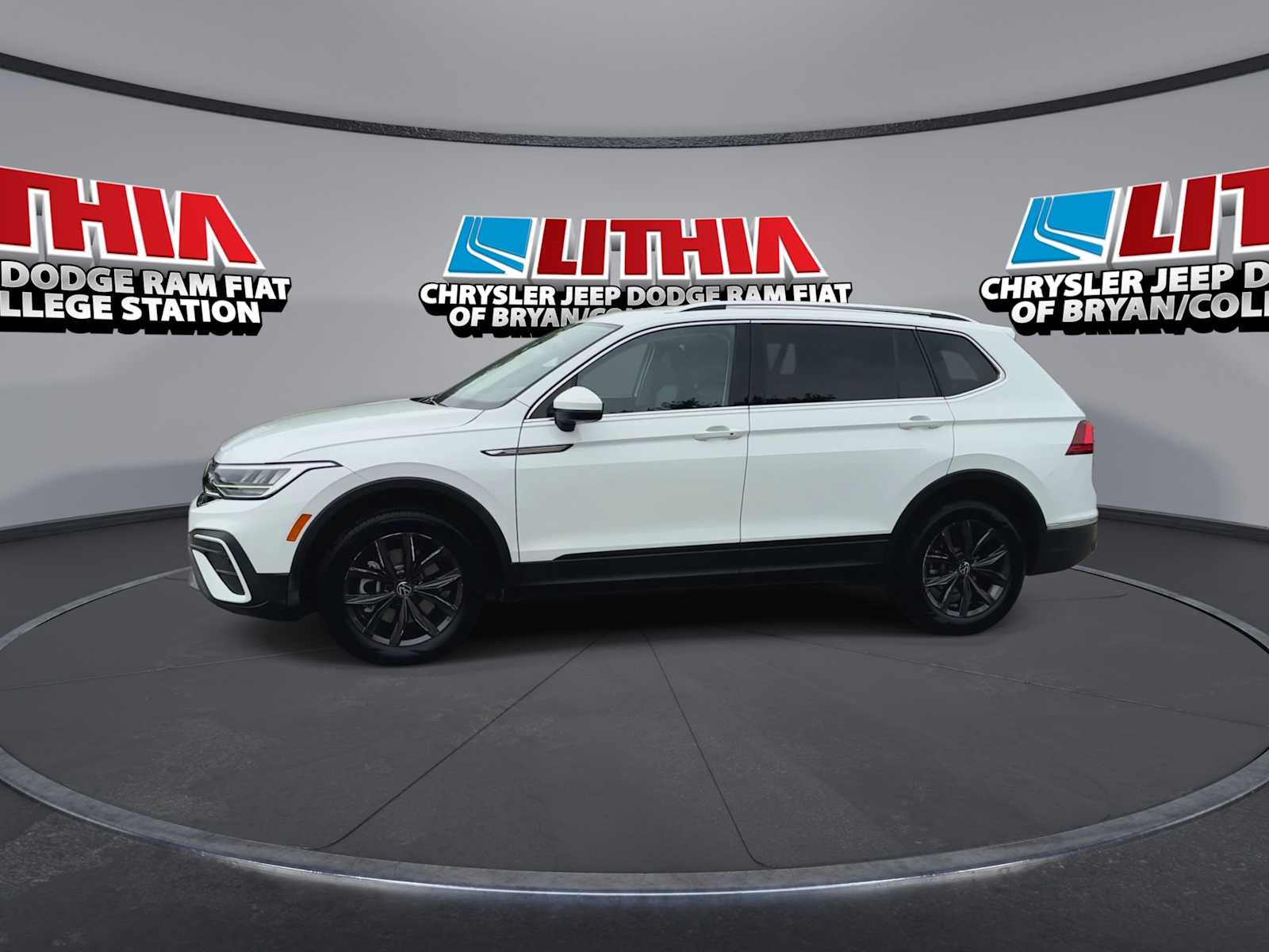 Thumbnail: 2024 Volkswagen Tiguan - 4