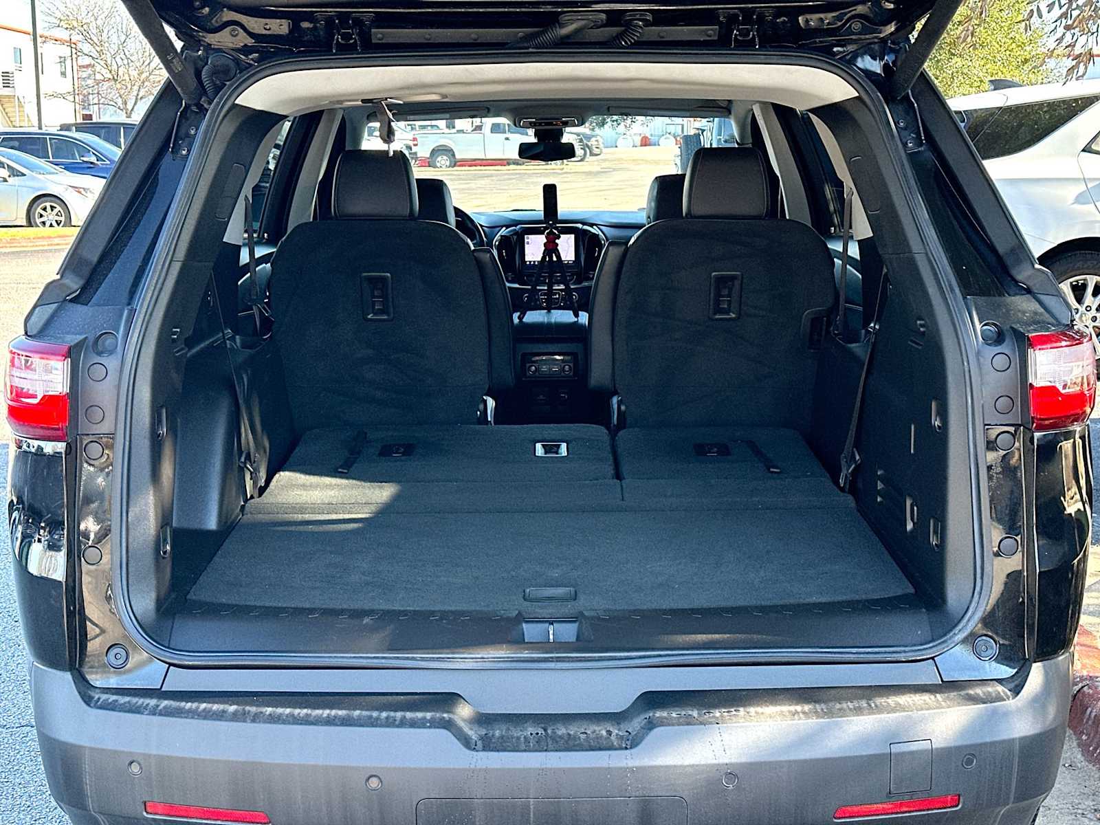 Thumbnail: 2021 Chevrolet Traverse - 28