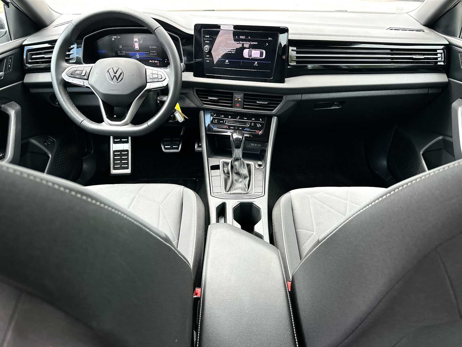 Thumbnail: 2025 Volkswagen Jetta - 25