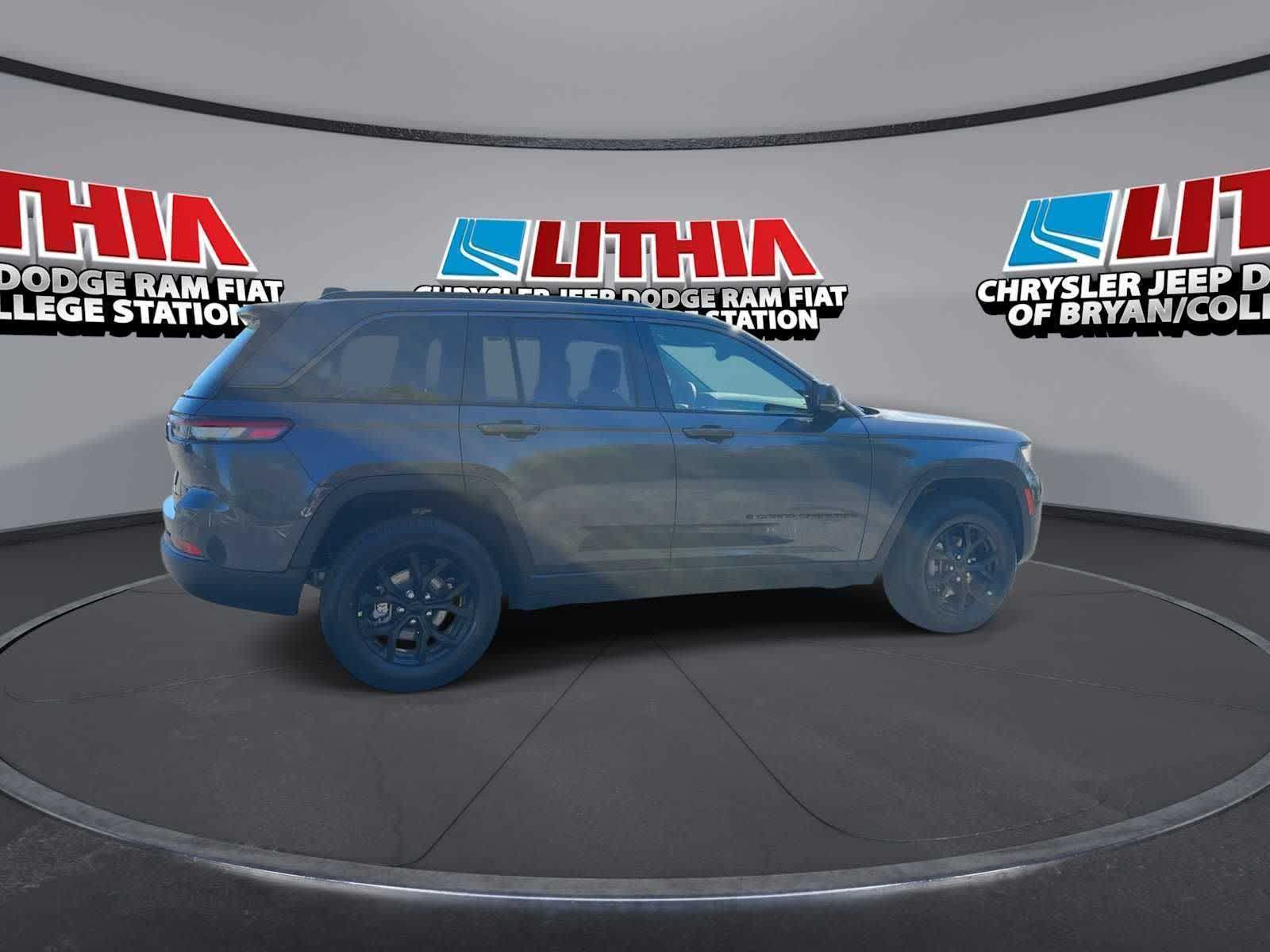 Thumbnail: 2026 Jeep Grand Cherokee - 8
