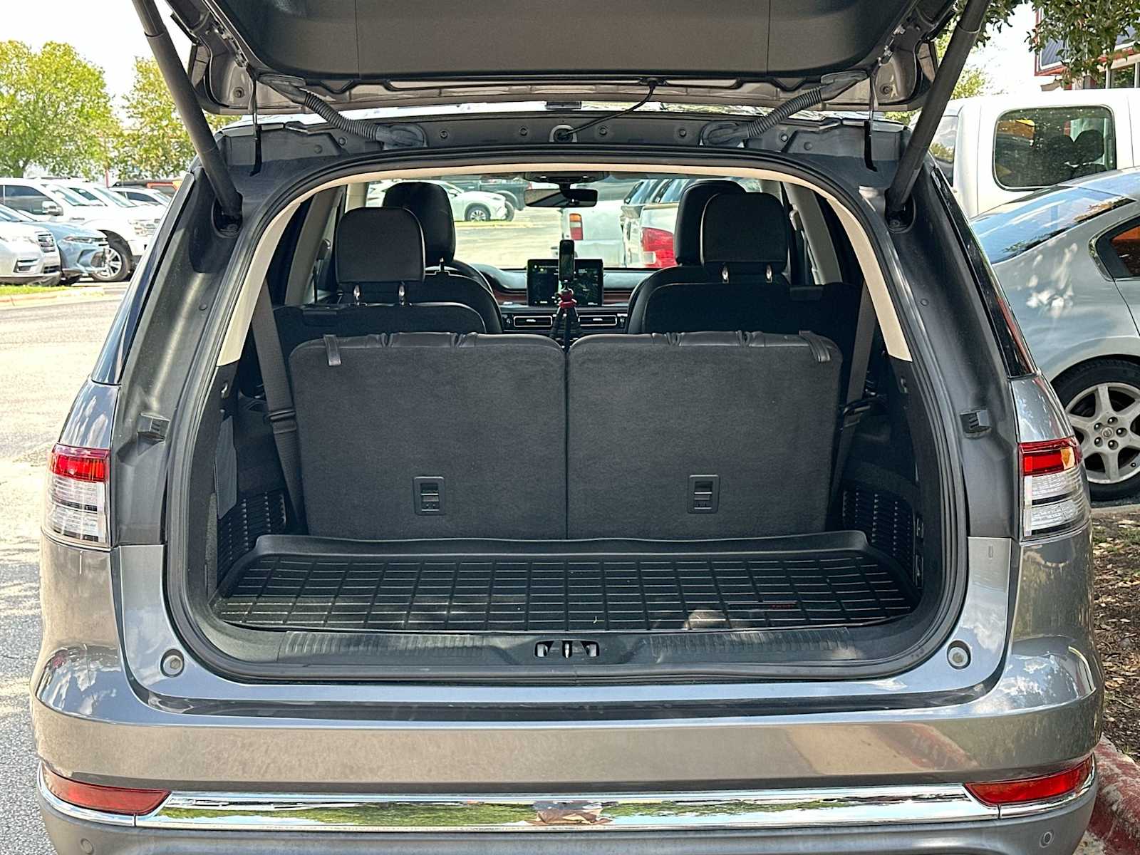 Thumbnail: 2021 Lincoln Aviator - 28