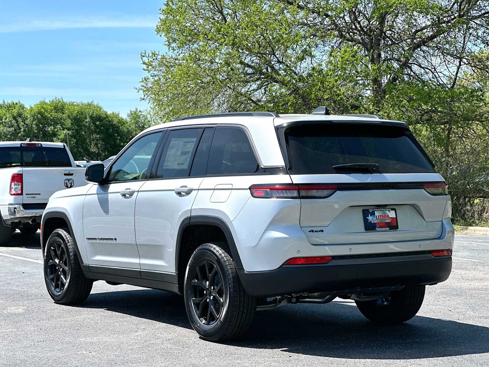 Thumbnail: 2026 Jeep Grand Cherokee - 13