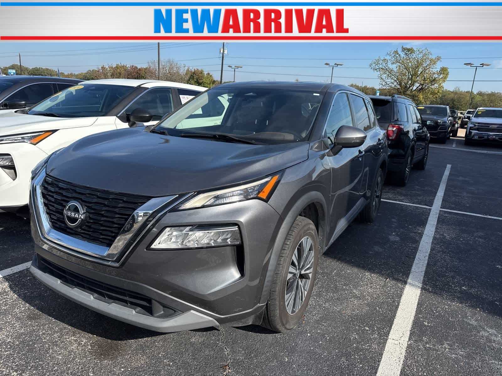 2022 Nissan Rogue SV's photo