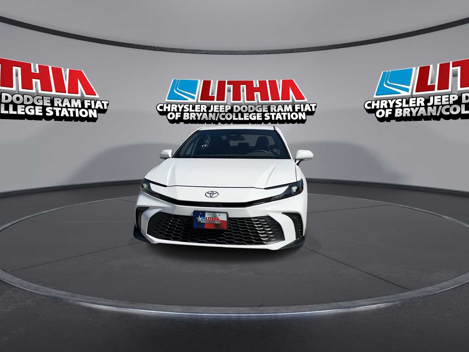 2025 Toyota Camry SE photo 3