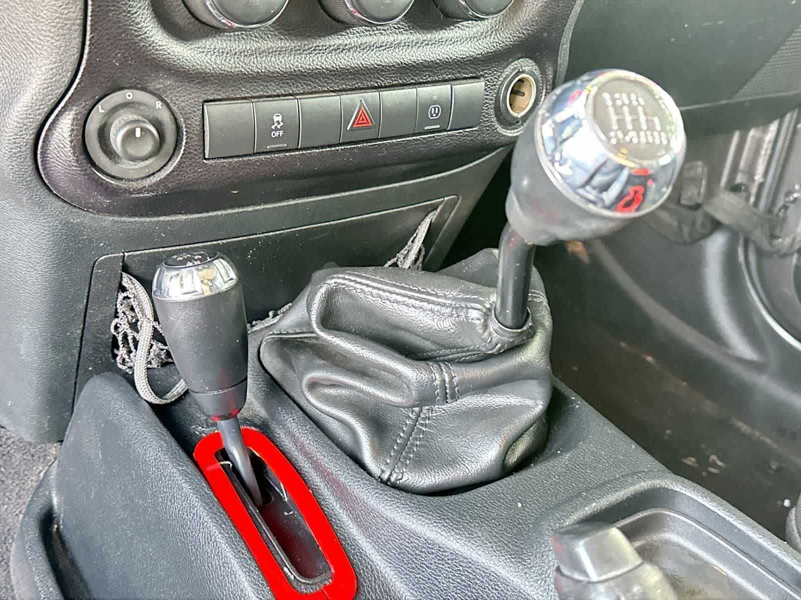 Thumbnail: 2016 Jeep Wrangler - 21