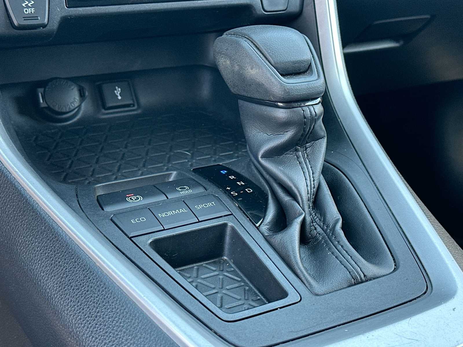 Thumbnail: 2020 Toyota RAV4 - 21