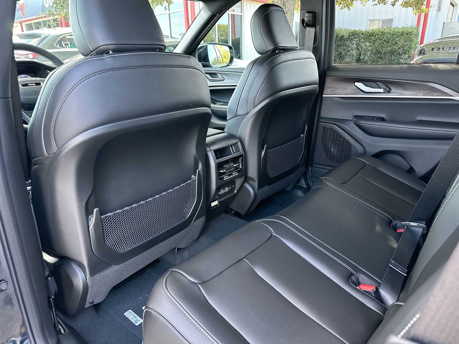 Thumbnail: 2025 Jeep Grand Cherokee - 24